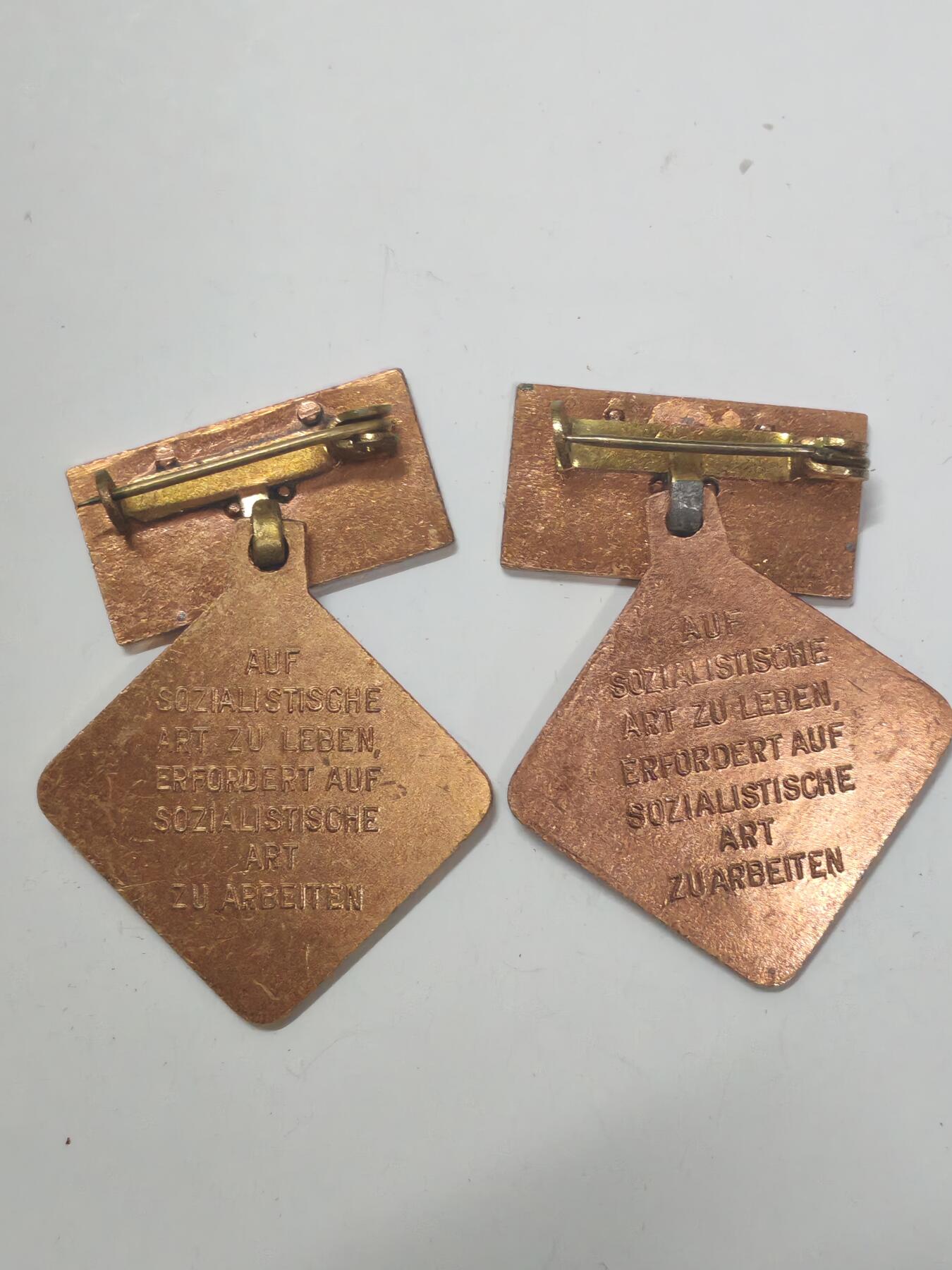 韵星假日军品类拍卖第52期  -- Rimey Holidays Militaria Auction 52 民主德国个人劳动荣誉奖章两枚