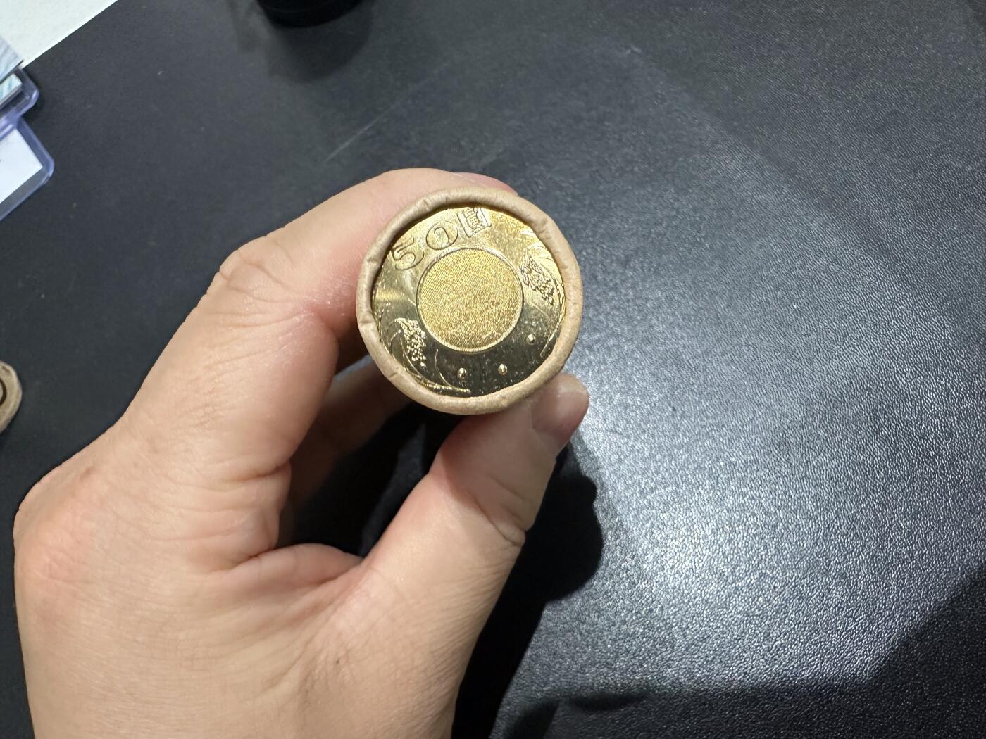 《外钞收藏家》第六百二十五期（精选场）（长期征集拍品、欢迎藏友们联系合作） 台湾新台币50元 一卷40枚 共2000台币