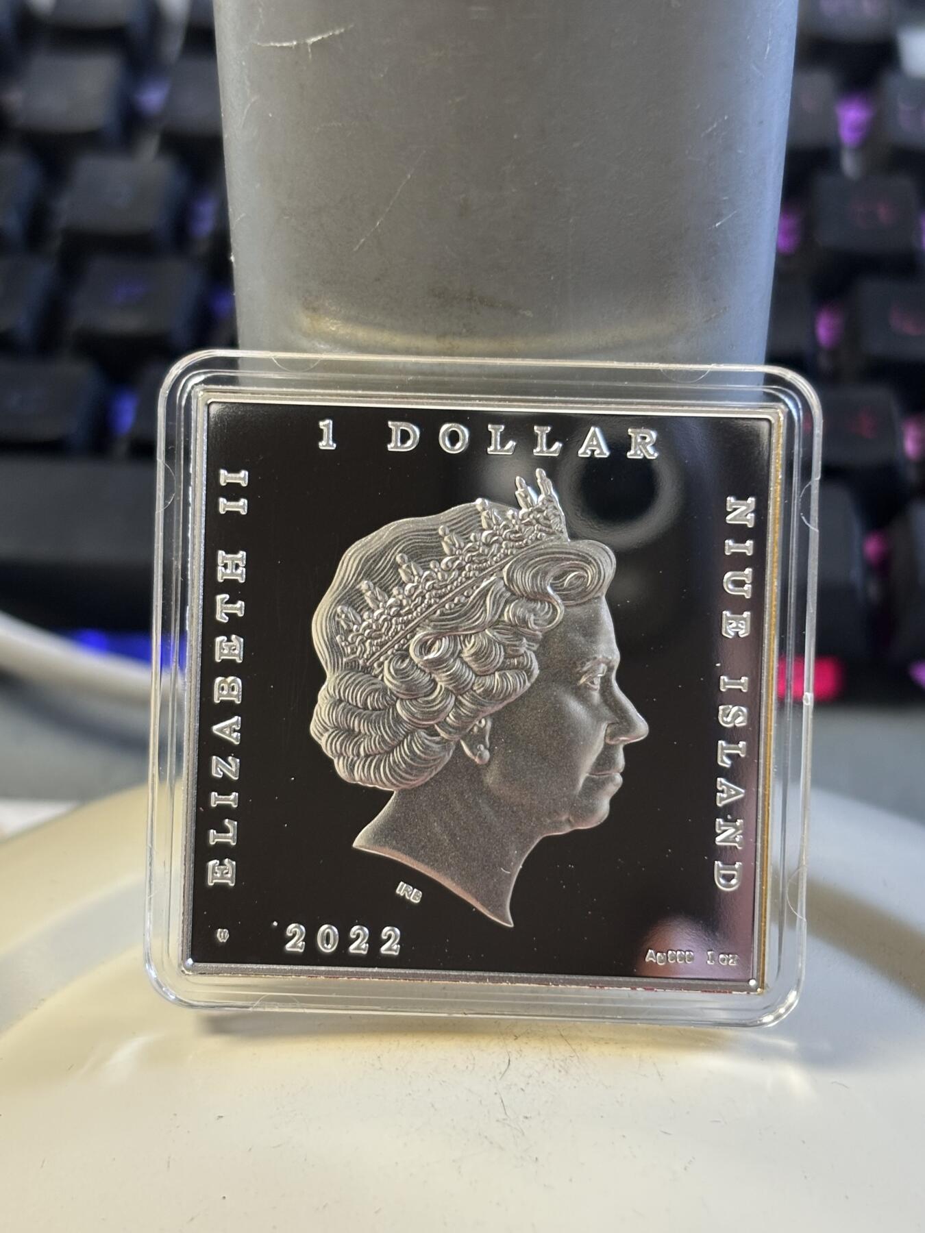 第197期拍卖 纽埃2022年世界名画系列梵高杏花开1盎司彩色银币，999银，发行999枚