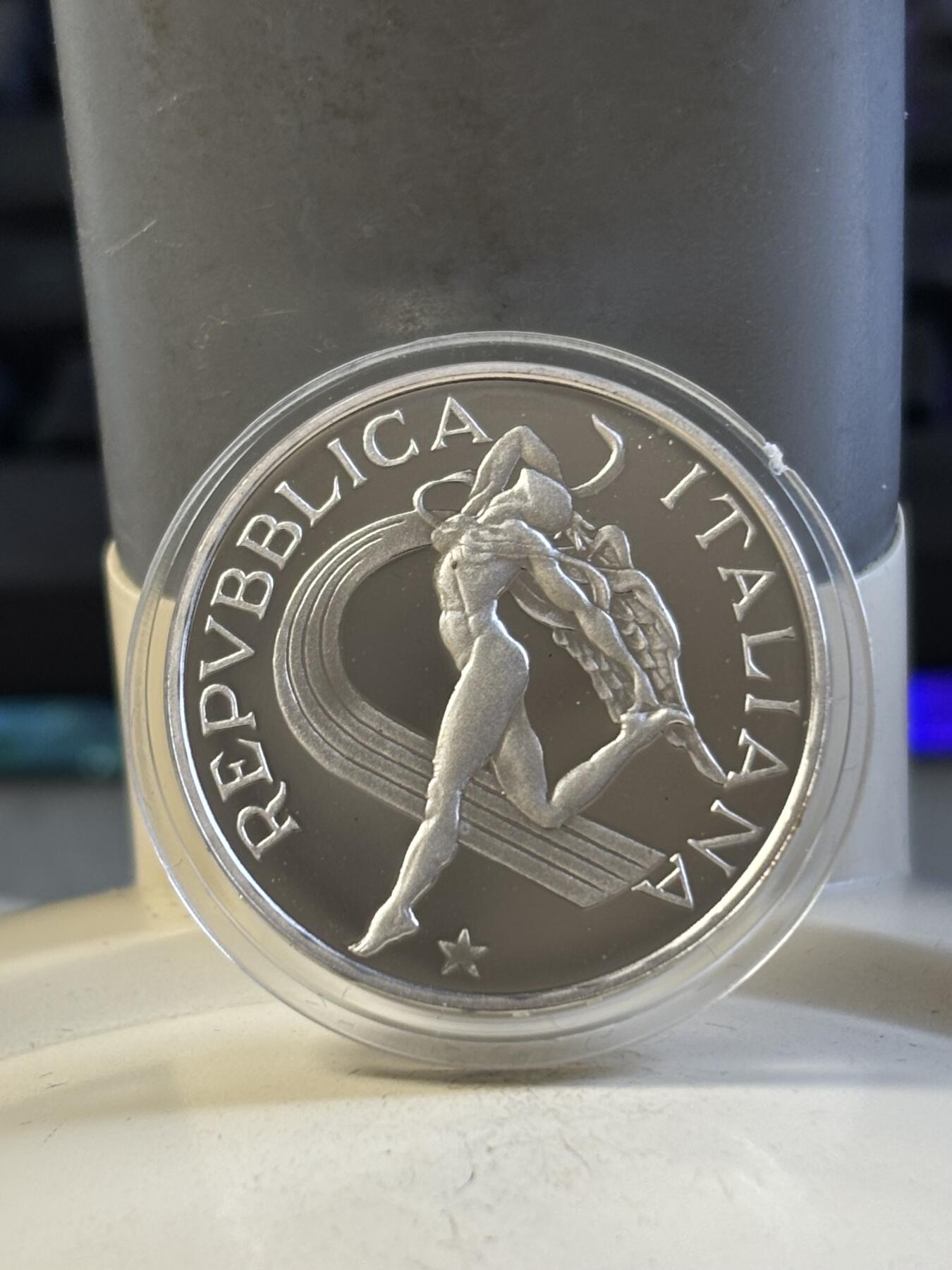 第197期拍卖 意大利1987年世界田径锦标赛罗马站磨砂纪念银币，835银，11克，