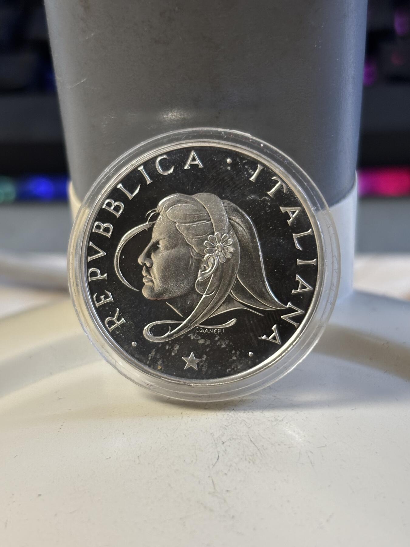 第197期拍卖 意大利1987年国际家庭日500里拉磨砂纪念银币，835银，11克