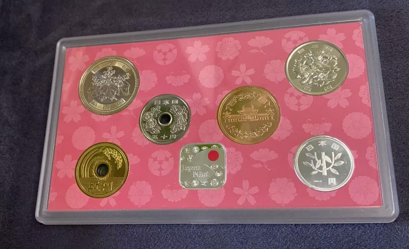 日日生财—方圆世界（全场包邮）第三场 日本2025蛇年纪念币套装 含有约4.4克的银章