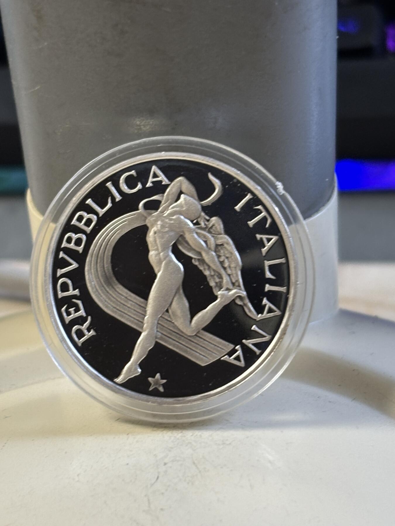 第197期拍卖 意大利1987年世界田径锦标赛罗马站磨砂纪念银币，835银，11克，