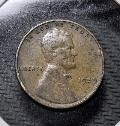 外国优质老铜币纪念币银币专场，周六晚上九点倒数截拍，满百包邮，周日发货,可寄存半年，喜欢朋友微信扫描二维码可直接参拍 - 美国1939 年D版林肯小麦 1 美分铜币