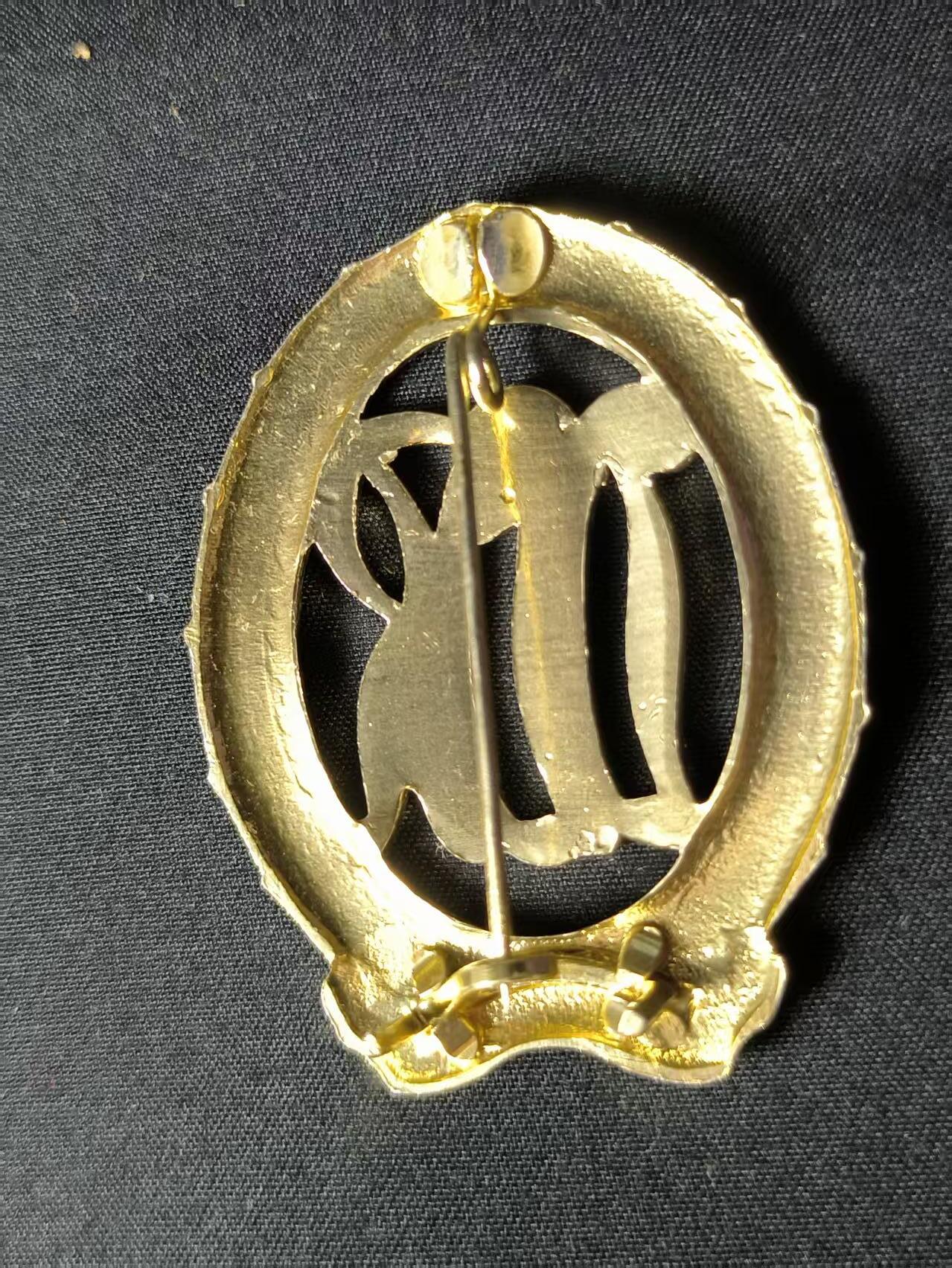 云宸嘉赏-勋臻佳藏四月精品甄选场次（低佣 一元一手） 民主德国金级体育体能章 大版