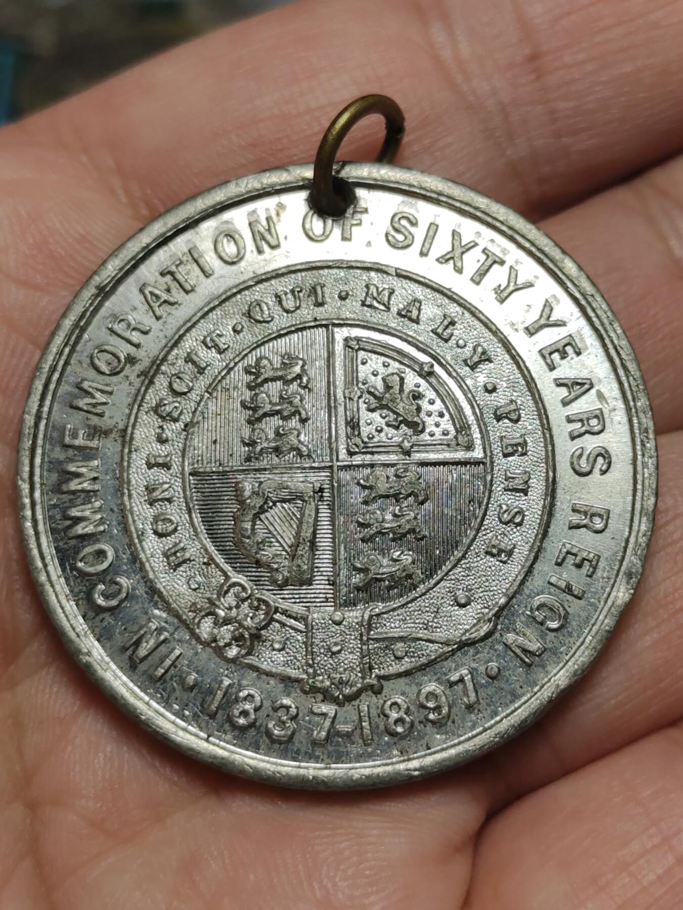 2026年第四十三场(总第二百一十二场）外国好品散币场(免佣金) 英国🇬🇧1897年维多利亚女王登基60周年钻禧纪念章，直径39mm，重23.86克