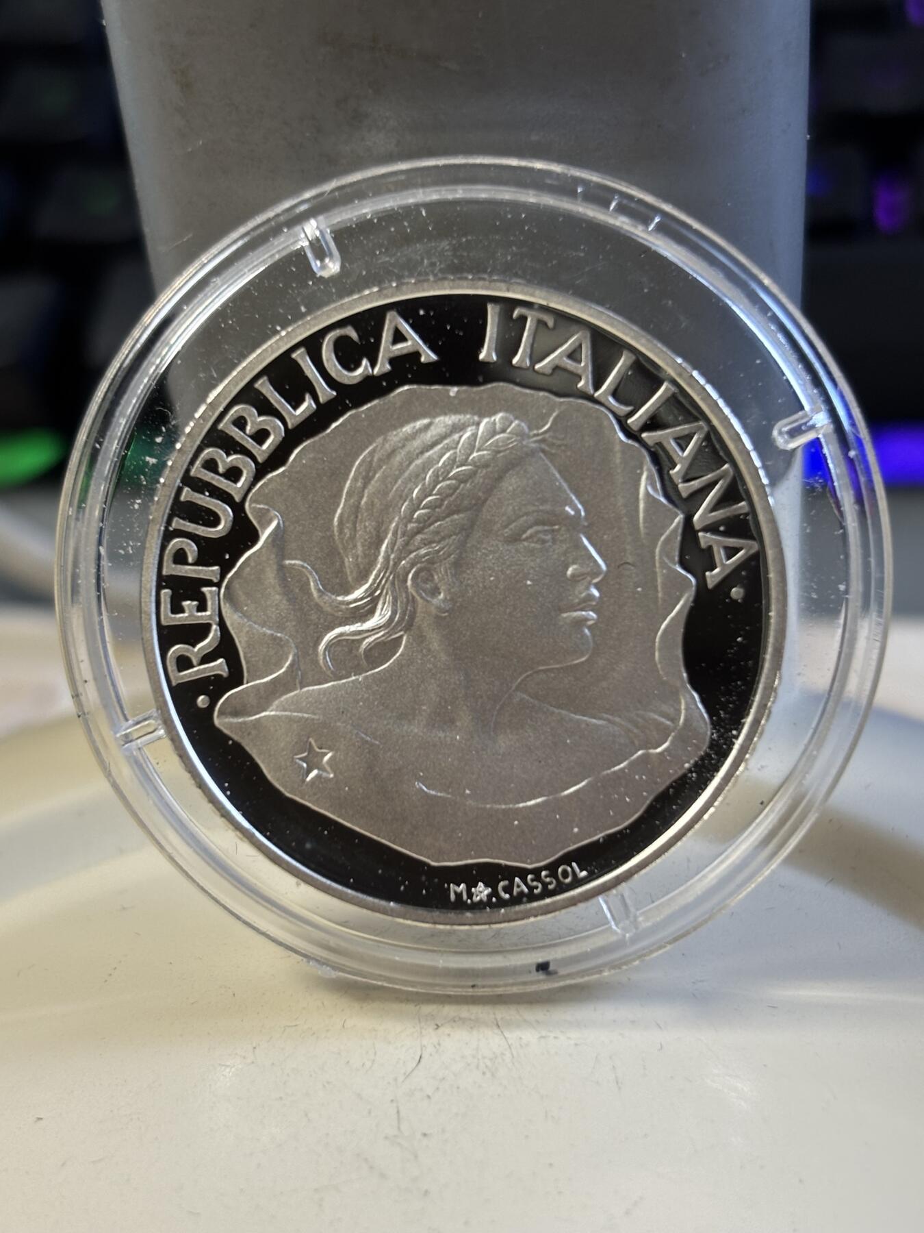 第197期拍卖 意大利1997年国旗诞生200年10000里拉精制纪念银币，835银，22克，