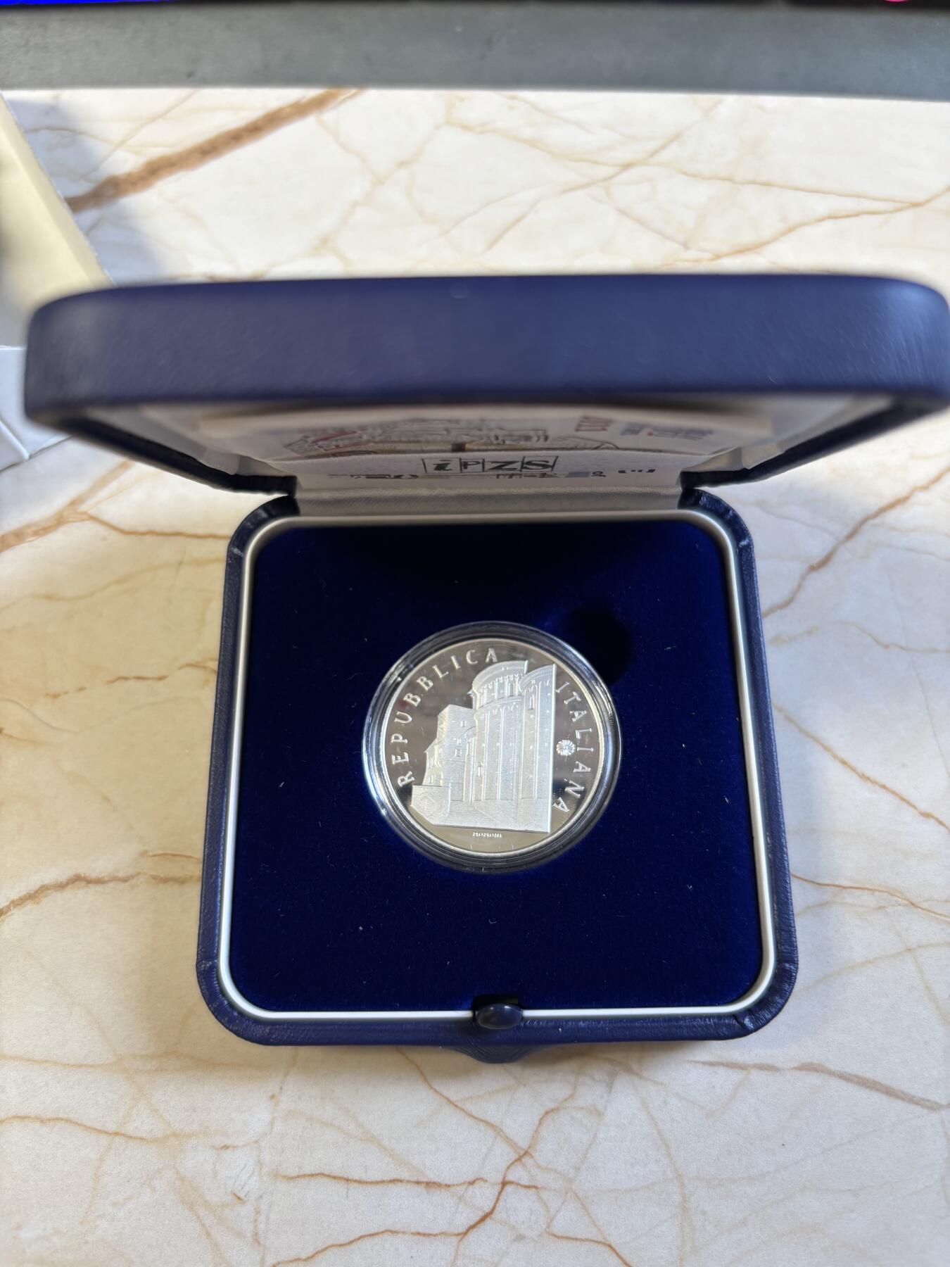 第197期拍卖 意大利2011年艺术意大利系列阿纳尼精制纪念银币，925银，18克，发行7000枚，有氧化