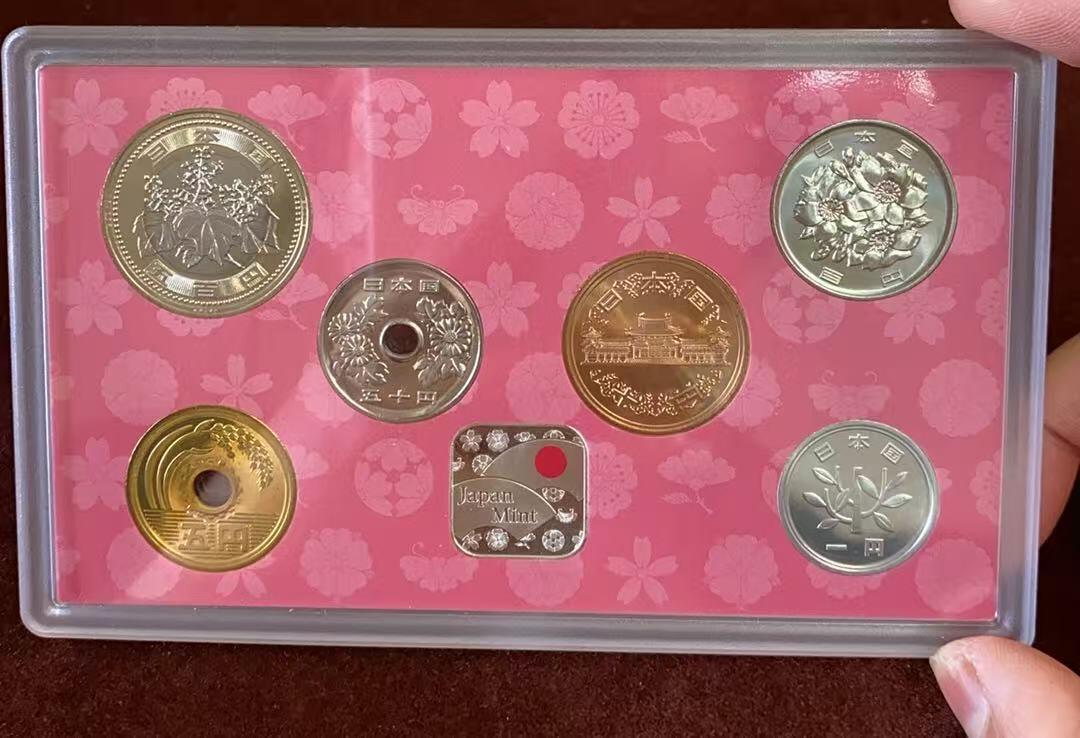 日日生财—方圆世界（全场包邮）第三场 日本2025蛇年纪念币套装 含有约4.4克的银章