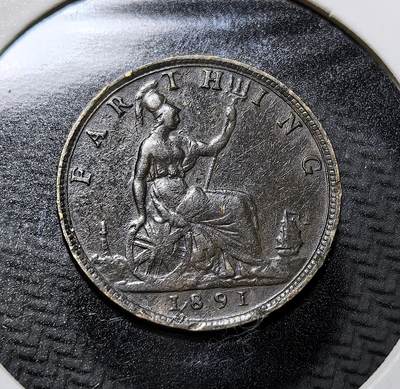 外国优质老铜币纪念币银币专场，周六晚上九点倒数截拍，满百包邮，周日发货,可寄存半年，喜欢朋友微信扫描二维码可直接参拍 - 英国维多利亚时期1891 年法新铜币，正面为维多利亚女王像，背面是不列颠女神坐像，是维多利亚时代经典流通辅币，见证英国日不落帝国鼎盛期的货币体系。