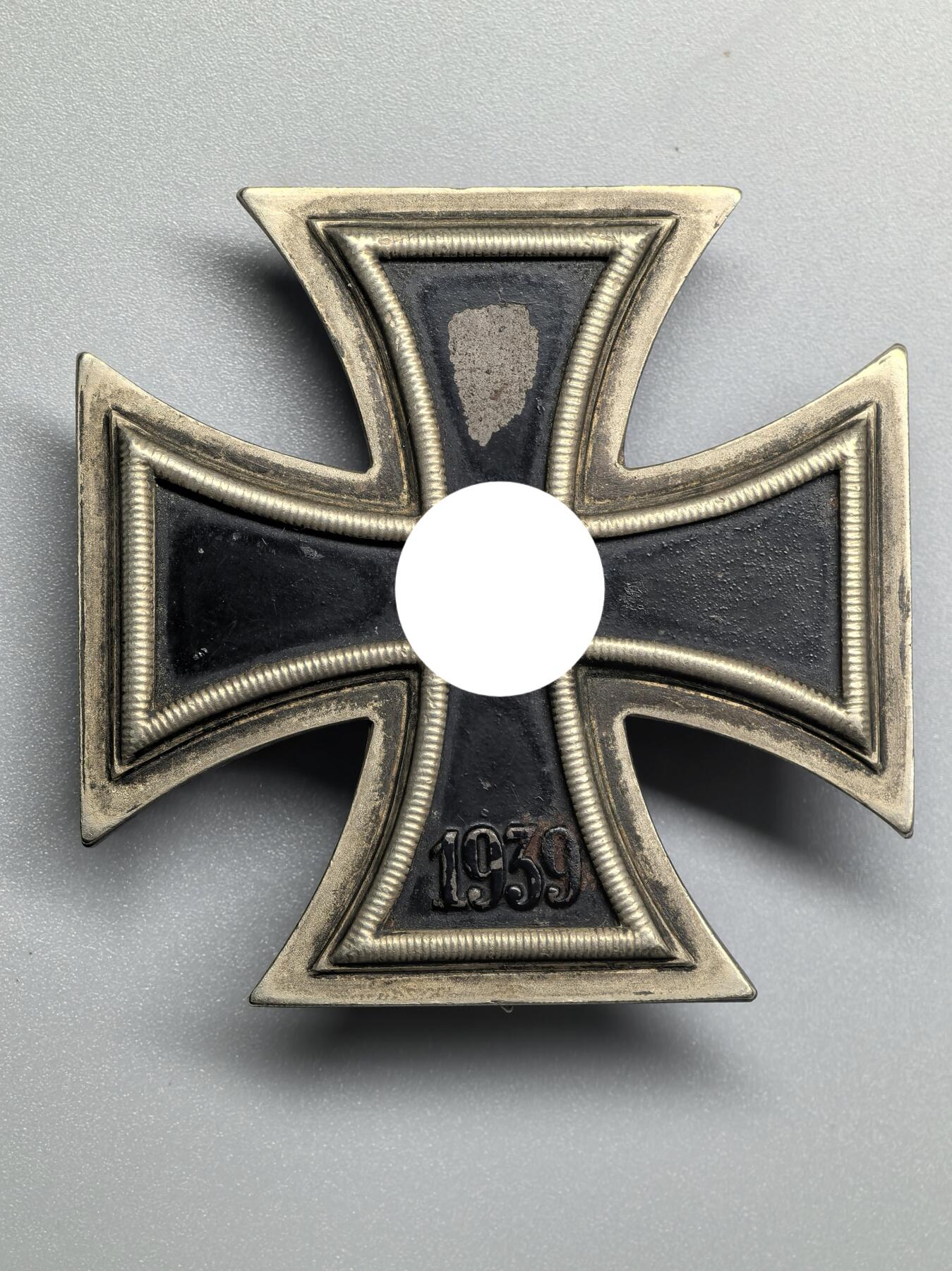 小驴勋章奖章收藏4月11日周六晚六点拍卖（珍爱和平，收藏战争，铭记历史，勿忘国耻，忠党爱国。有偿代拍，送拍规则在简介最后，参拍须阅读规则后再参拍，关系到运费包装发货时效真假辨别等关键信息，拍卖时不再发原图，看大图店主微信码在拍卖店铺介绍里）