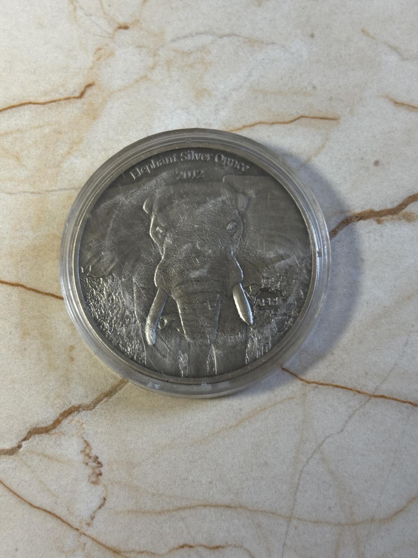 第197期拍卖 加蓬2012年非洲野生动物系列大象1盎司仿古银币，999银，发行2000枚