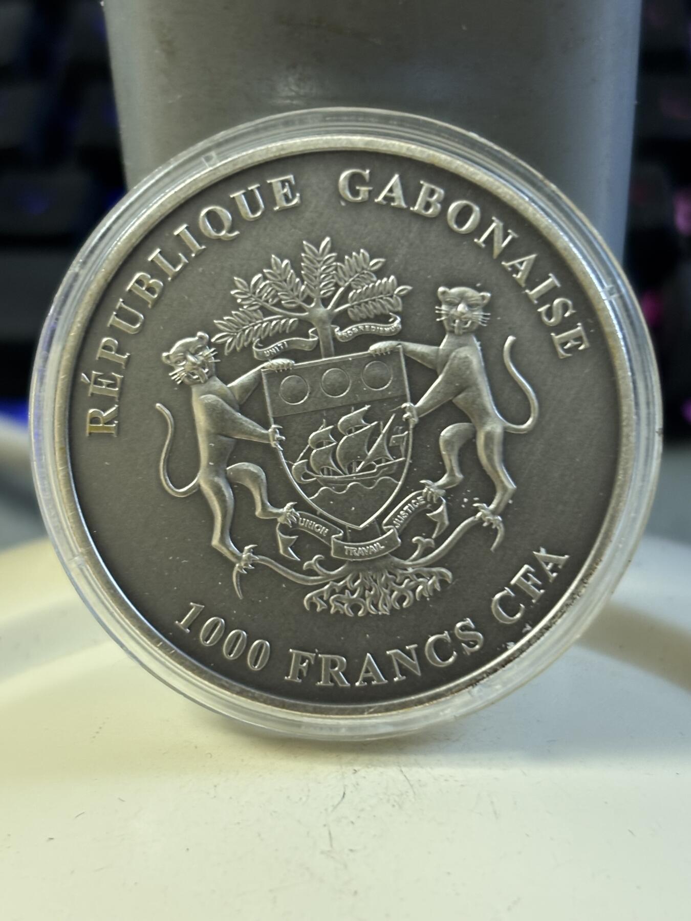 第197期拍卖 加蓬2012年非洲野生动物系列大象1盎司仿古银币，999银，发行2000枚