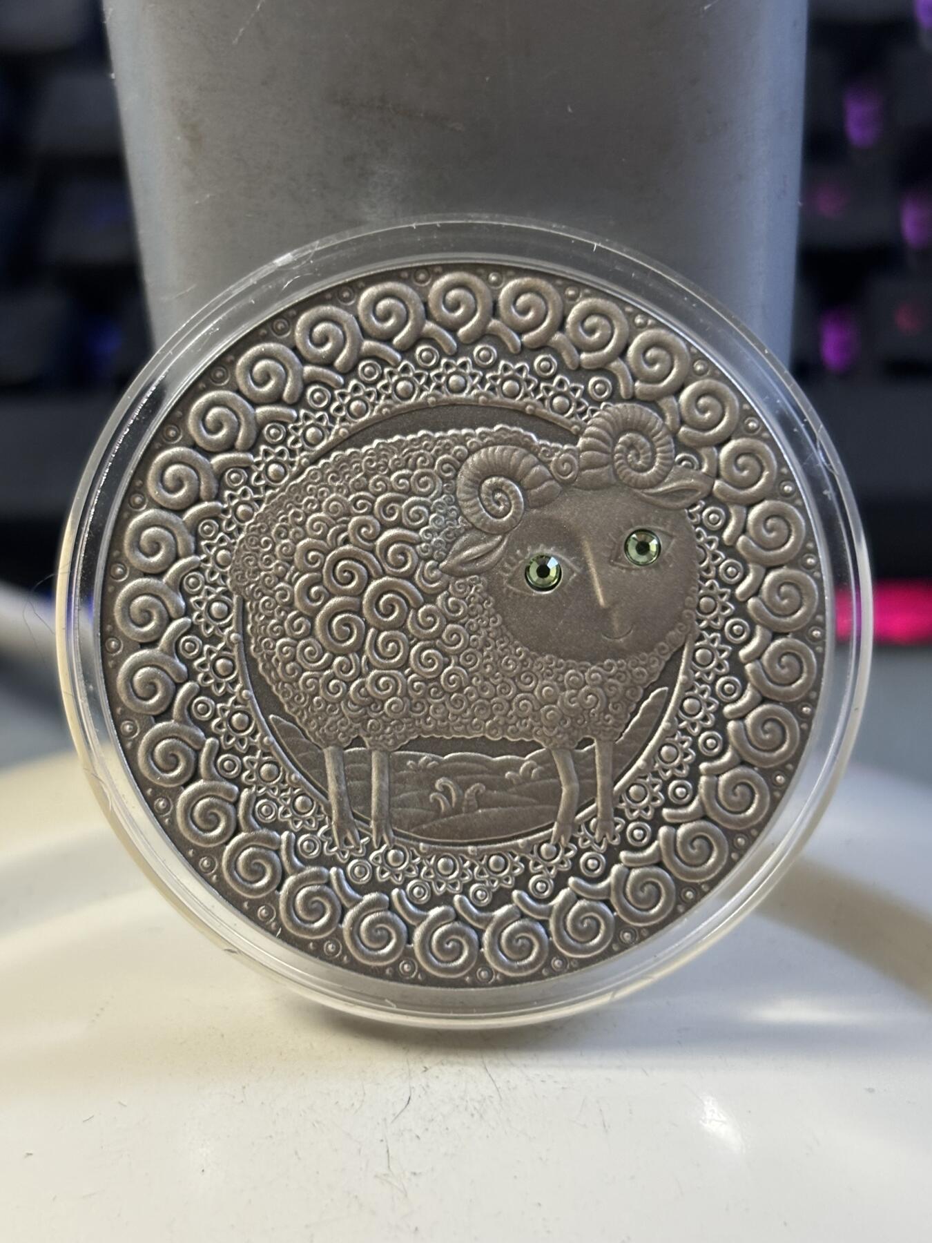 第197期拍卖 白俄罗斯2009年发行星座系列白羊座镶水晶仿古银币，925银，28.28克，银价491