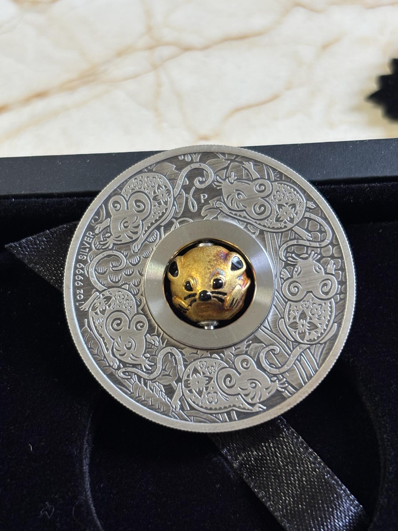 第197期拍卖 图瓦卢2020年旋转中国生肖鼠1盎司仿古纪念银币，999银，发行3000枚