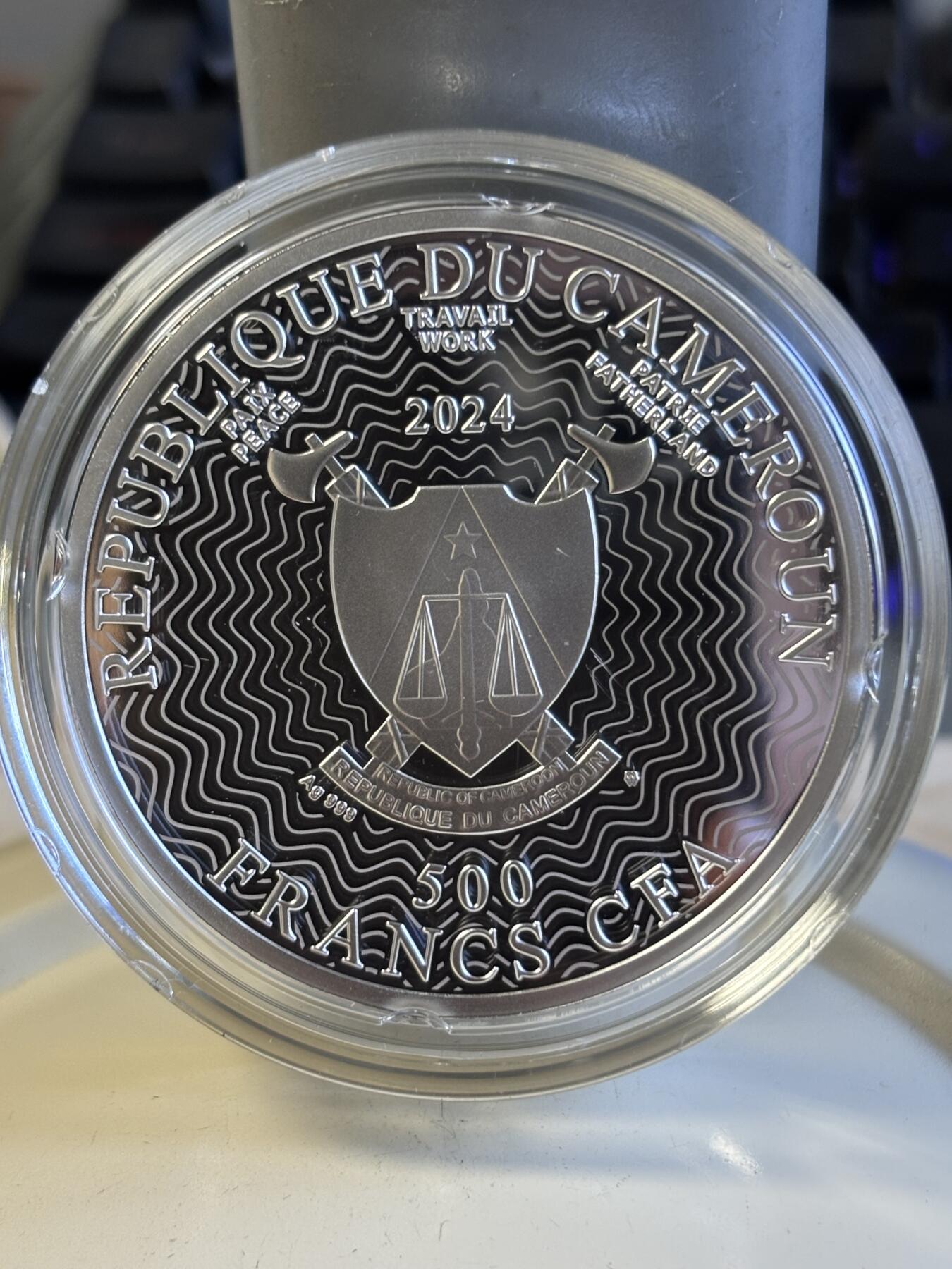 第197期拍卖 喀麦隆2024年自然之美系列阿波罗绢蝶彩色纪念银币，999银，17.5克，发行555枚，有起泡