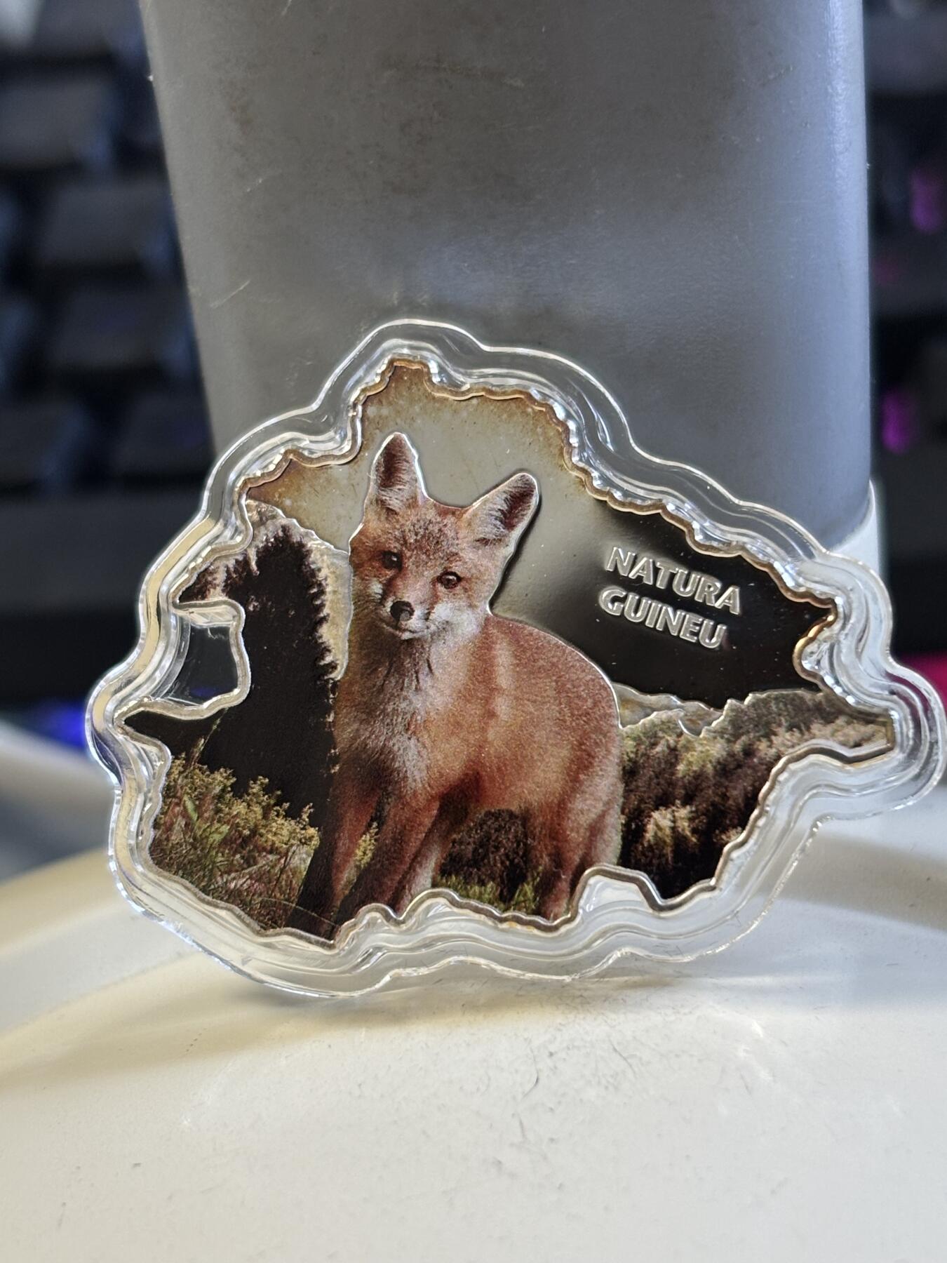 第197期拍卖 安道尔2013年自然宝藏系列狼地图形彩色纪念银币,1盎司999银，发行量3000枚，盒子脱皮银价584