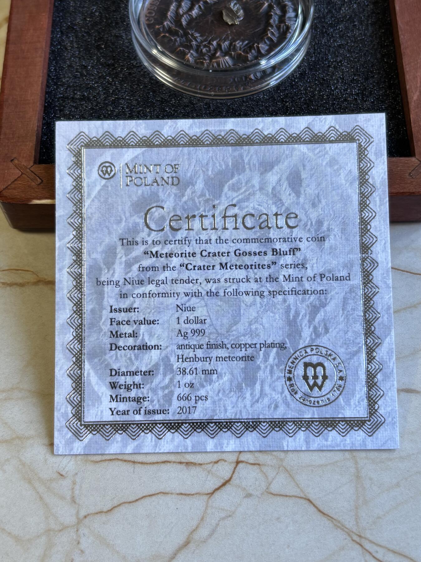 第197期拍卖 纽埃2017年陨石坑系列4镶嵌戈斯峭壁陨石仿古银币，999银，发行666枚