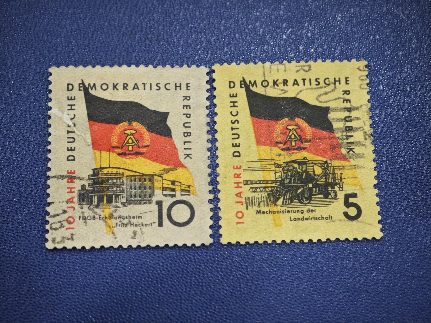 橙子收藏第八期(社会主义国家邮票专场) 东德1959年建国10周年纪念邮票（两枚）这两枚邮票是德意志民主共和国（DDR，东德）于1959年10月6日发行的建国10周年（1949-1959）纪念系列中的两枚，主题分别展现了东德社会主义建设的不同侧面。   