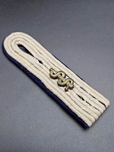 0元起拍勋章 第345期 咸鱼国勋章拍卖专场 4月12日（周日）下午6：00开始 - 德三肩章单只