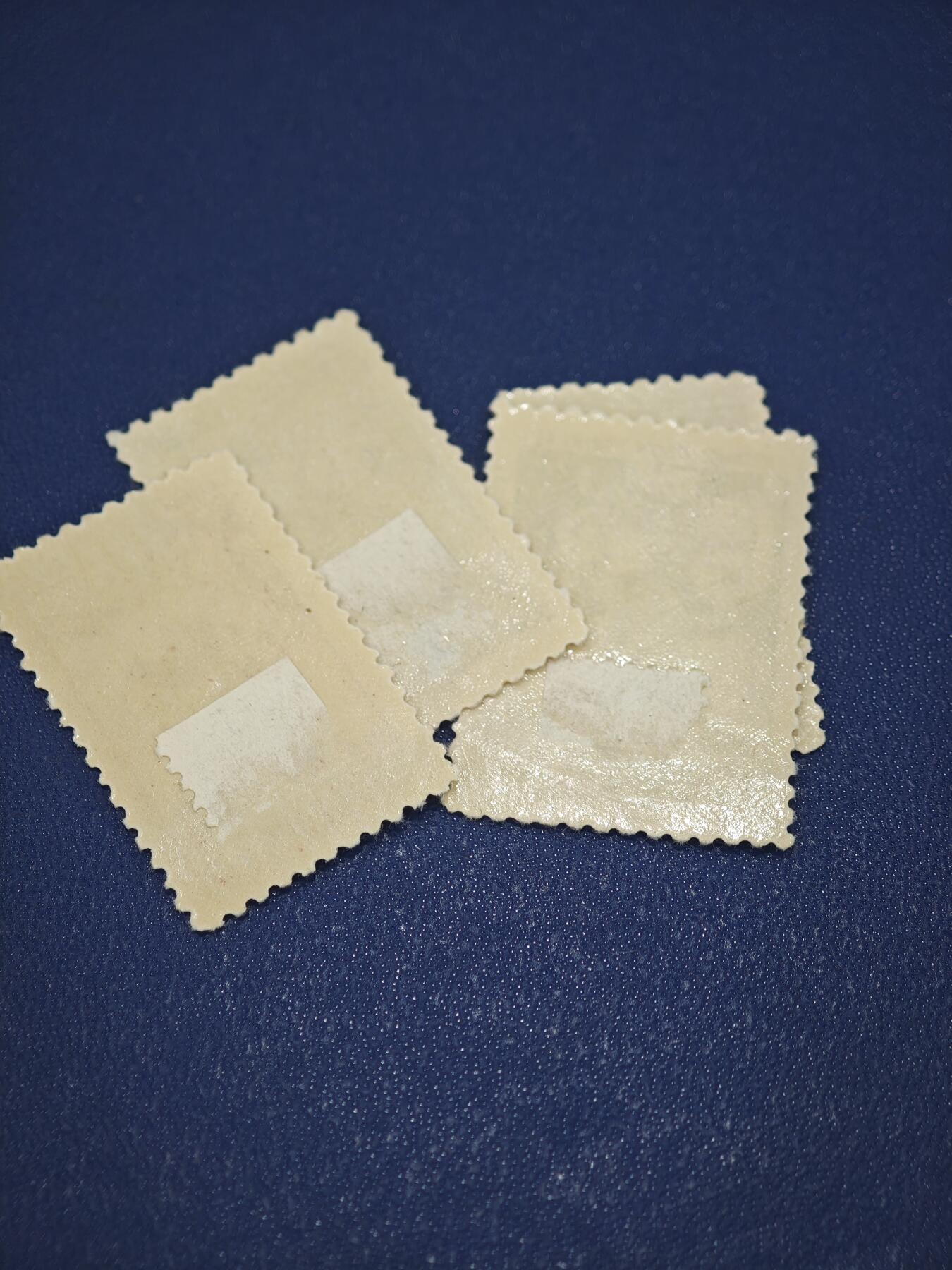 橙子收藏第八期(社会主义国家邮票专场) 阿尔巴尼亚人民共和国（RP e Shqiperise）于1960年发行的两组纪念邮票，共4枚，属于该国早期社会主义主题邮政票品。发罗拉战役40周年纪念邮票（3枚）人民公安15周年纪念邮票（1枚）