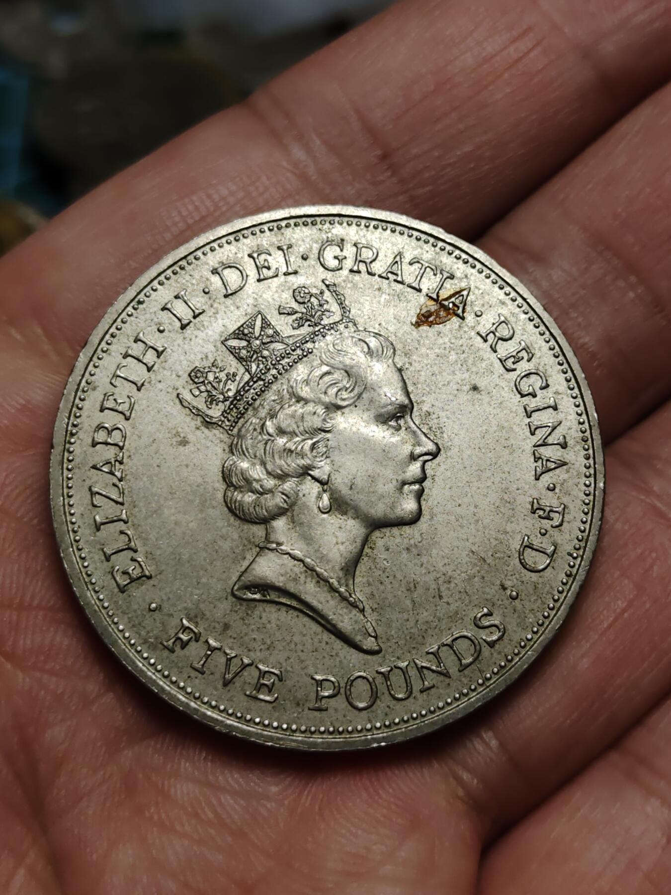 2026年第四十三场(总第二百一十二场）外国好品散币场(免佣金) 英国🇬🇧1990年5镑克朗型大币(伊丽莎白二世女王母亲90寿辰纪念币)