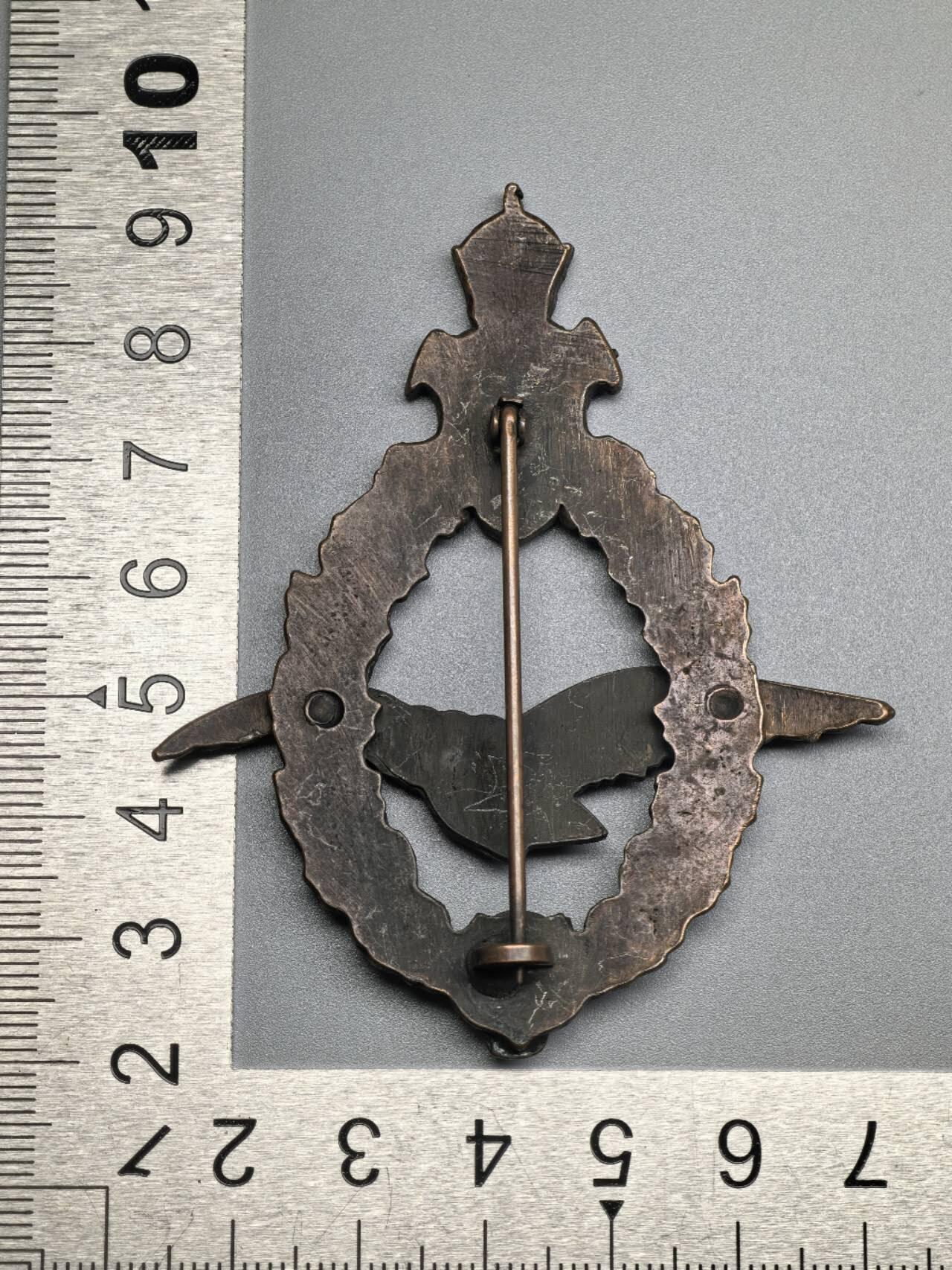 小驴勋章奖章收藏4月11日周六晚六点拍卖（珍爱和平，收藏战争，铭记历史，勿忘国耻，忠党爱国。有偿代拍，送拍规则在简介最后，参拍须阅读规则后再参拍，关系到运费包装发货时效真假辨别等关键信息，拍卖时不再发原图，看大图店主微信码在拍卖店铺介绍里）