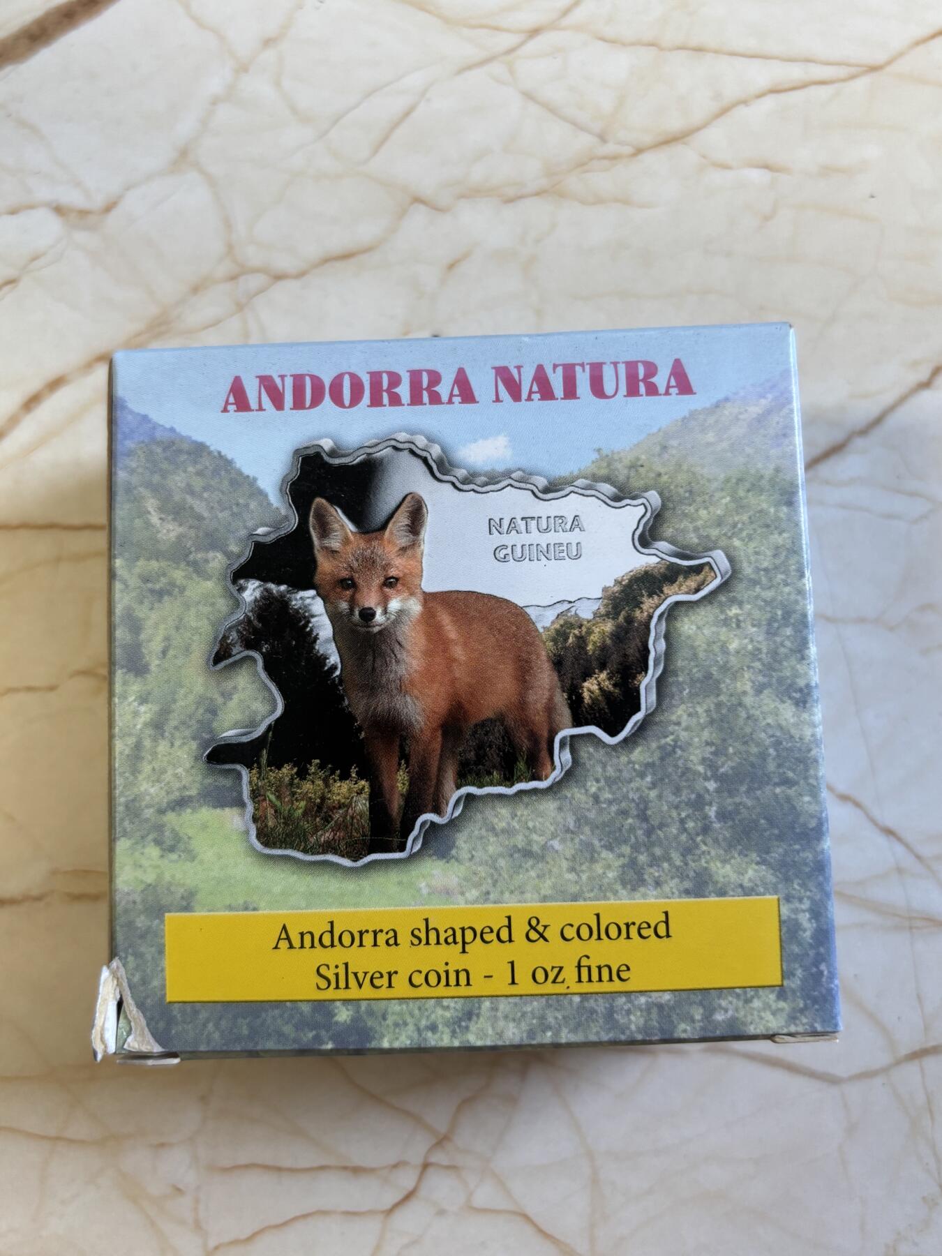 第197期拍卖 安道尔2013年自然宝藏系列狼地图形彩色纪念银币,1盎司999银，发行量3000枚，盒子脱皮银价584