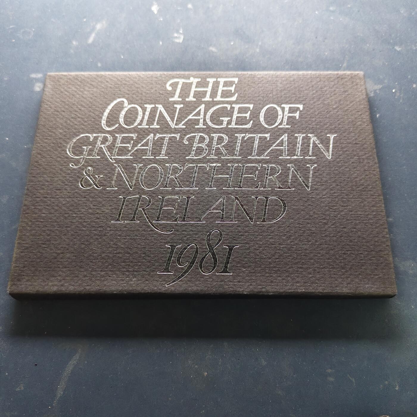【全场包邮】纯粹捡漏拍521场 英国盒装套币3盒一组-1961-1967年十二进制盒装带克朗币+1982年官方精制套币+1981年官方精制套币
