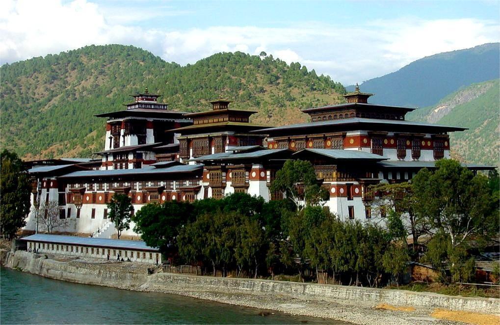 【Blue Auction】世界纸币精拍第807期——18级TOP拍卖/信誉/品质/专业/高效💫  【C/1冠 重复号无47 该国p3第一套纸币次高值 仅1张更高分罕见】不丹 1974年10努尔特鲁姆 PMG66EPQ 不丹王国第二任国王吉格梅·旺楚克 吉祥图案及龙环绕 背面是集政、教、法于一身的喇嘛教僧院兼城堡建筑帕罗宗 该张已是大多数收藏家希望获得的最高面值 因为该套100努尔特鲁姆全新的在15万以上极为珍罕