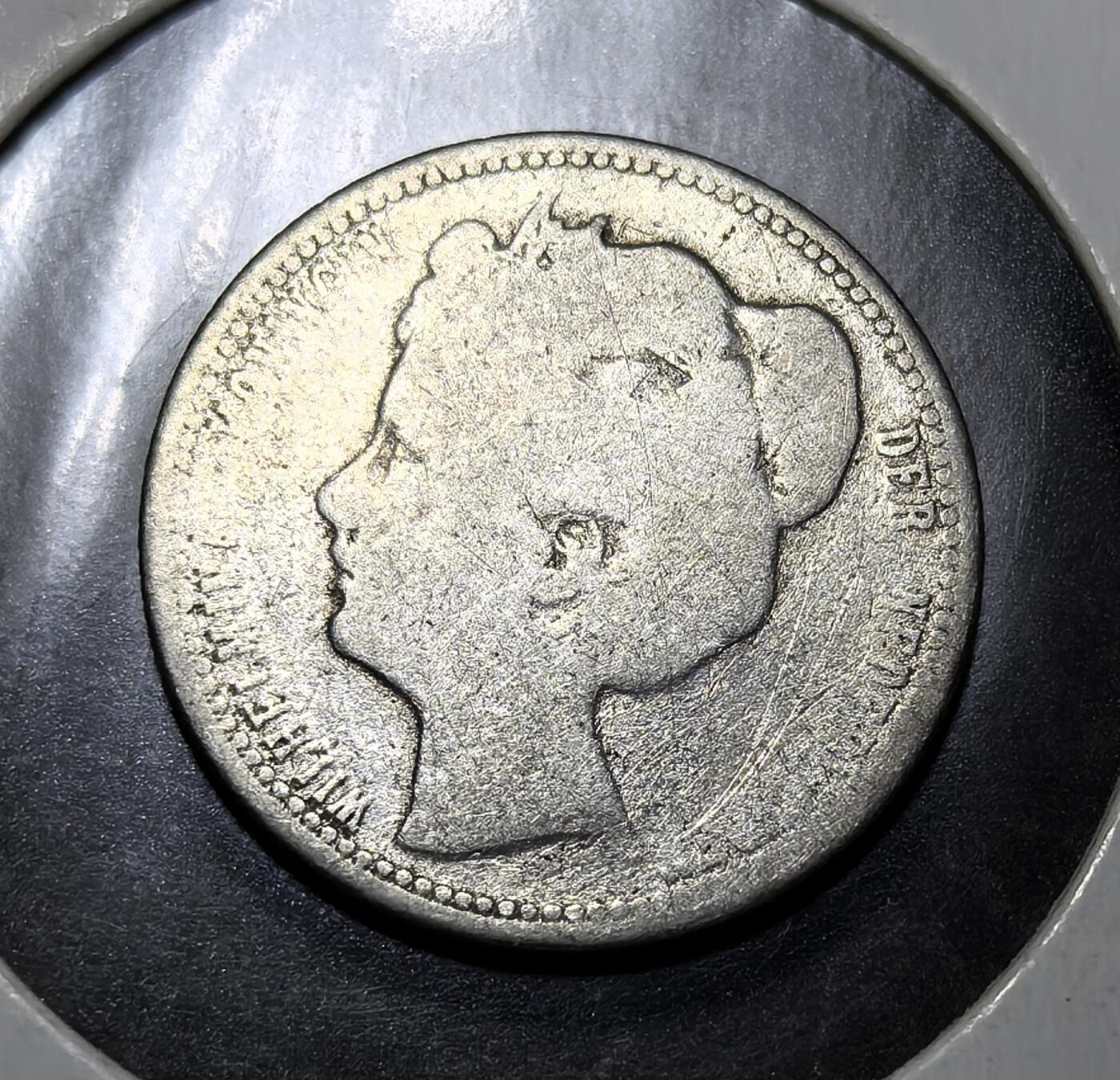 外国优质老铜币纪念币银币专场，周六晚上九点倒数截拍，满百包邮，周日发货,可寄存半年，喜欢朋友微信扫描二维码可直接参拍 荷兰威廉明娜女王1905年25 分银币，1898-1906 年乌得勒支造币厂铸造，是荷兰近代流通银币，见证荷兰女王统治与欧洲货币史，