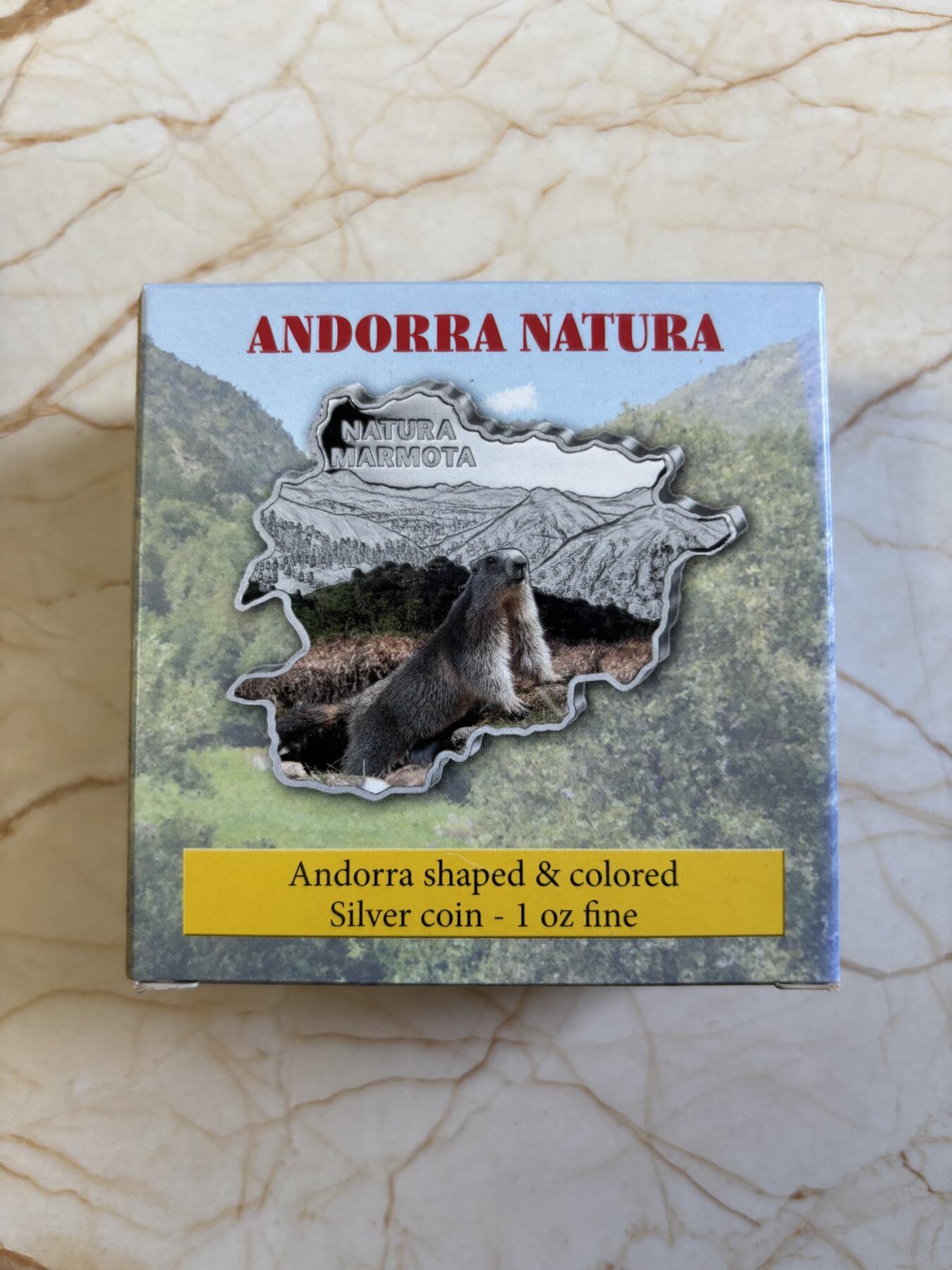 第197期拍卖 安道尔2013年自然宝藏系列旱獭地图形彩色银币，1盎司999银，发行3000枚，皮盒脱皮，银价584