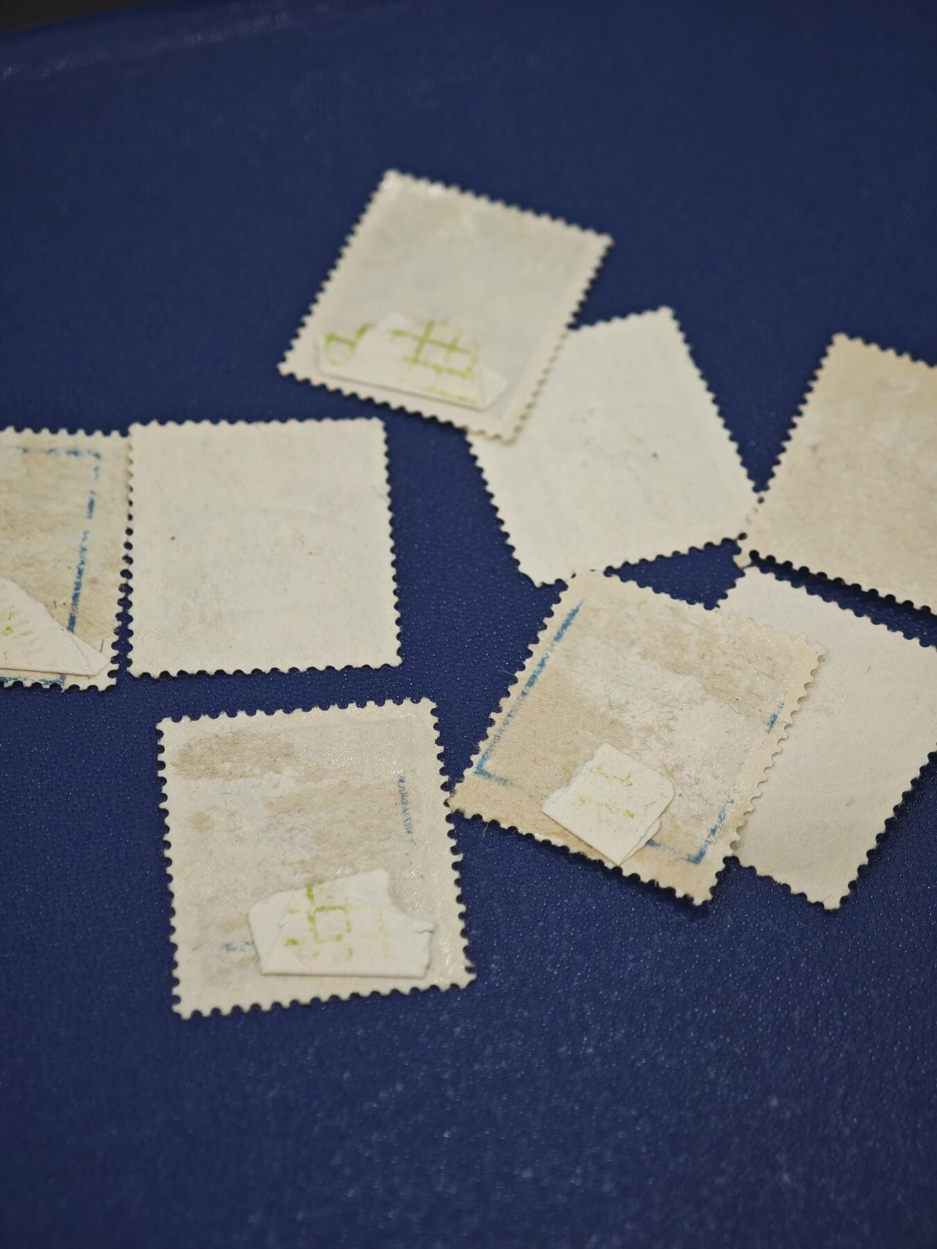 橙子收藏第八期(社会主义国家邮票专场) 东德1961-1963年 乌布利希普通邮票  这8枚邮票均出自德意志民主共和国（东德）在1961年至1963年期间发行的普通邮票（Dienstmarken/Marken der Allgemeinen Ausgabe），主图案为时任德国统一社会党（SED）总书记、德国总统瓦尔特·乌布利希（Walter Ulbricht）。    