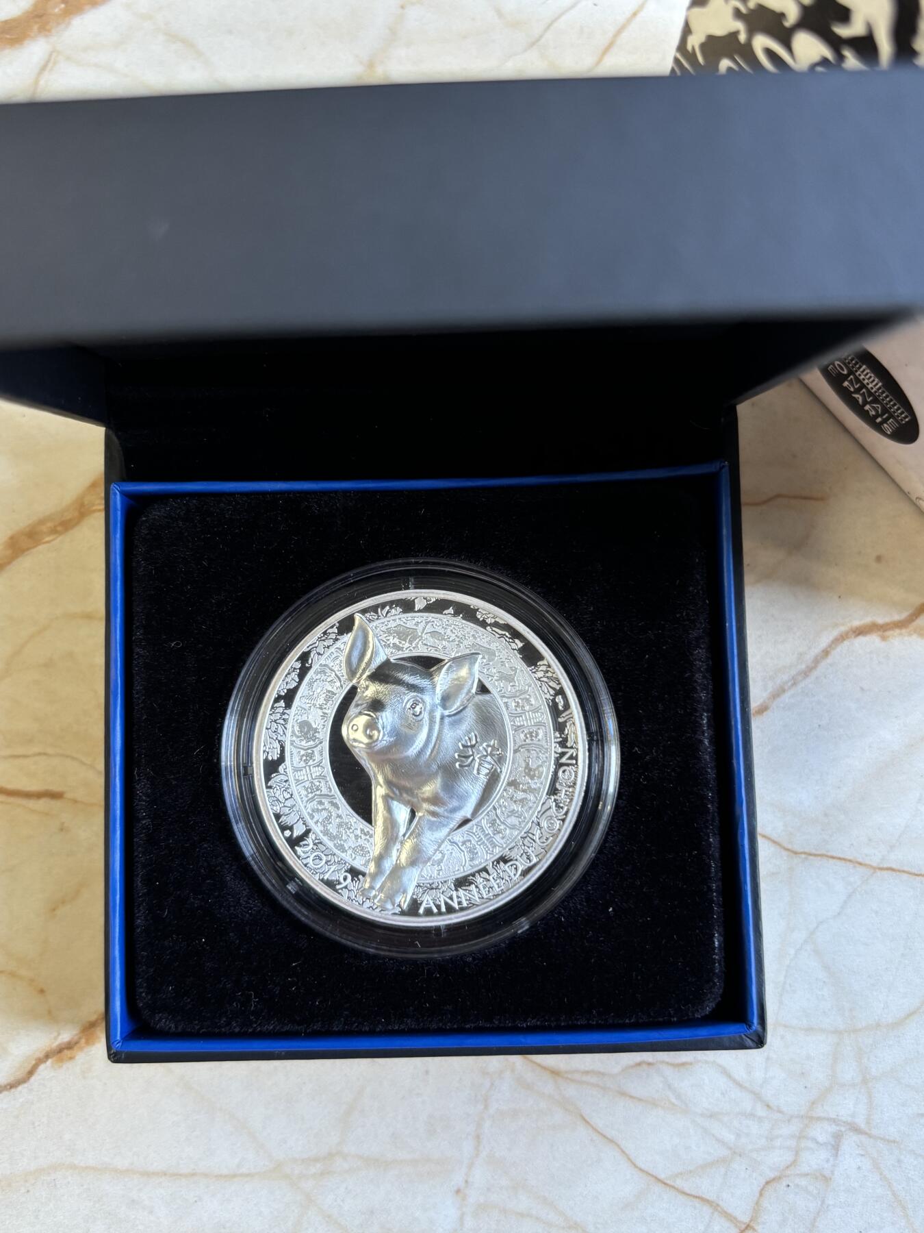 第197期拍卖 法国2019年中国生肖系列猪年20欧加厚纪念银币，999银，1盎司，发行2500枚