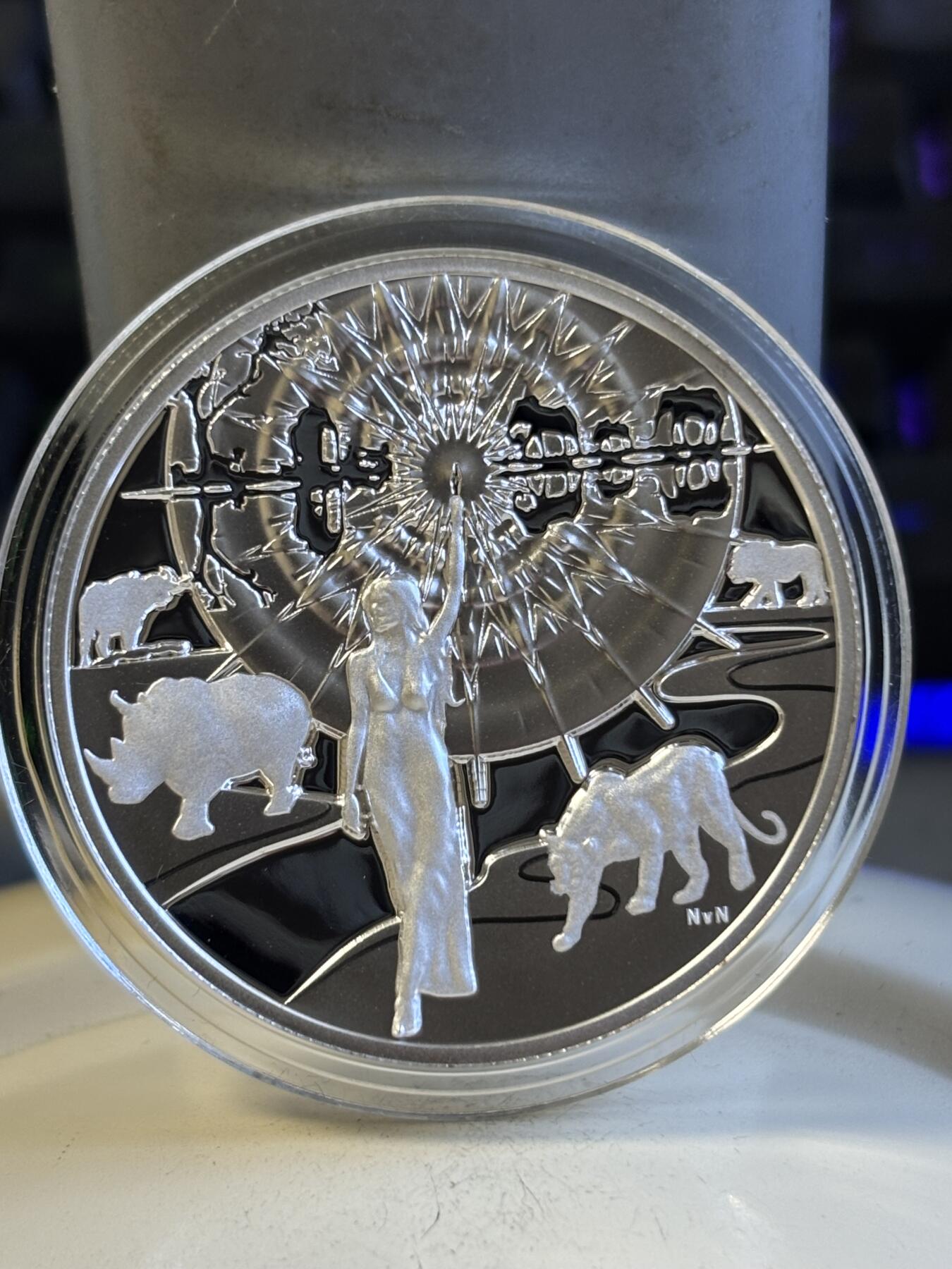 第197期拍卖 萨摩亚2024年自由之光飞鹰1盎司反精制高浮雕纪念银币，999银，发行5000枚银价584