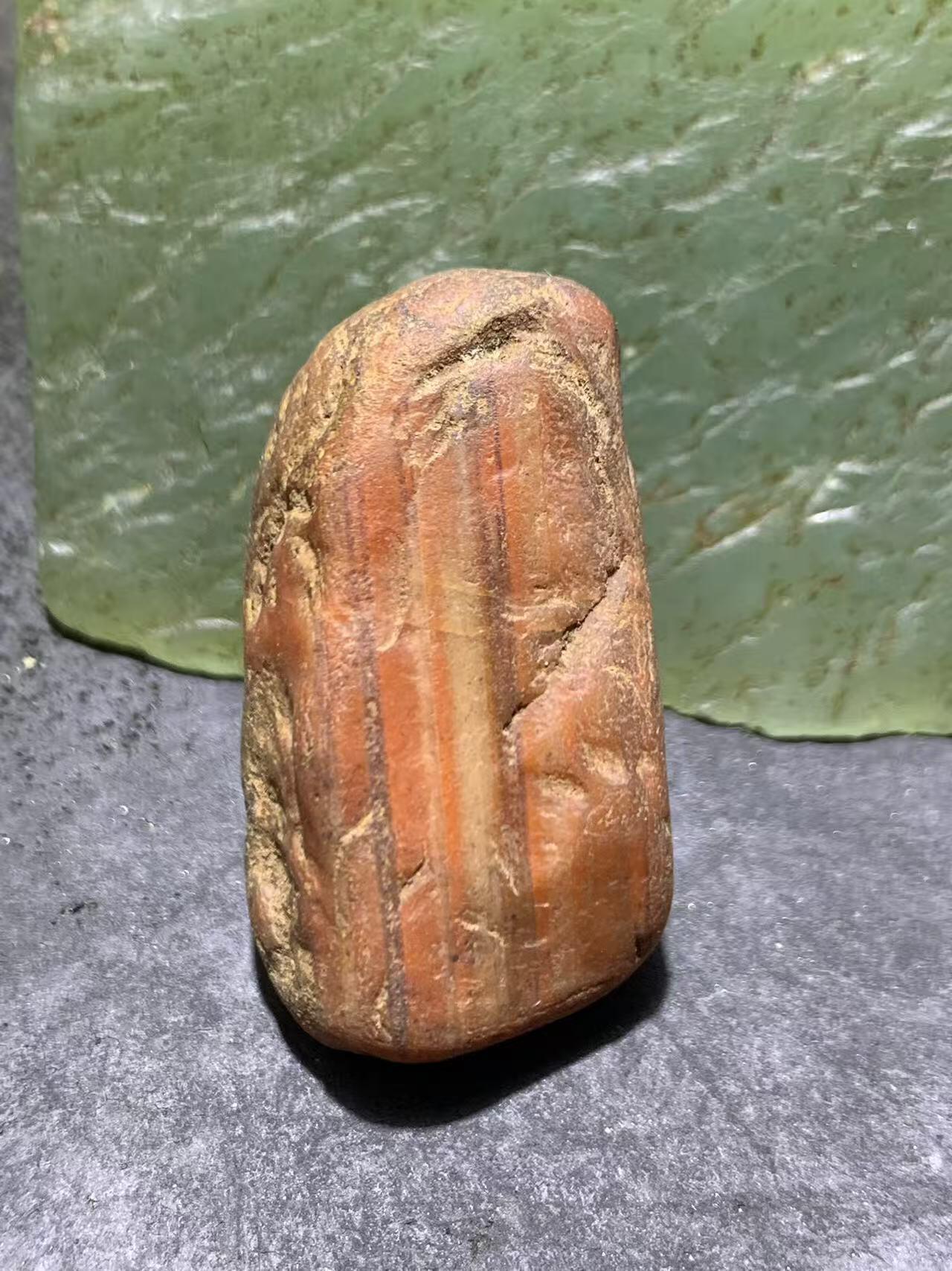 精美红皮蒙头料南红玛瑙原石一颗，