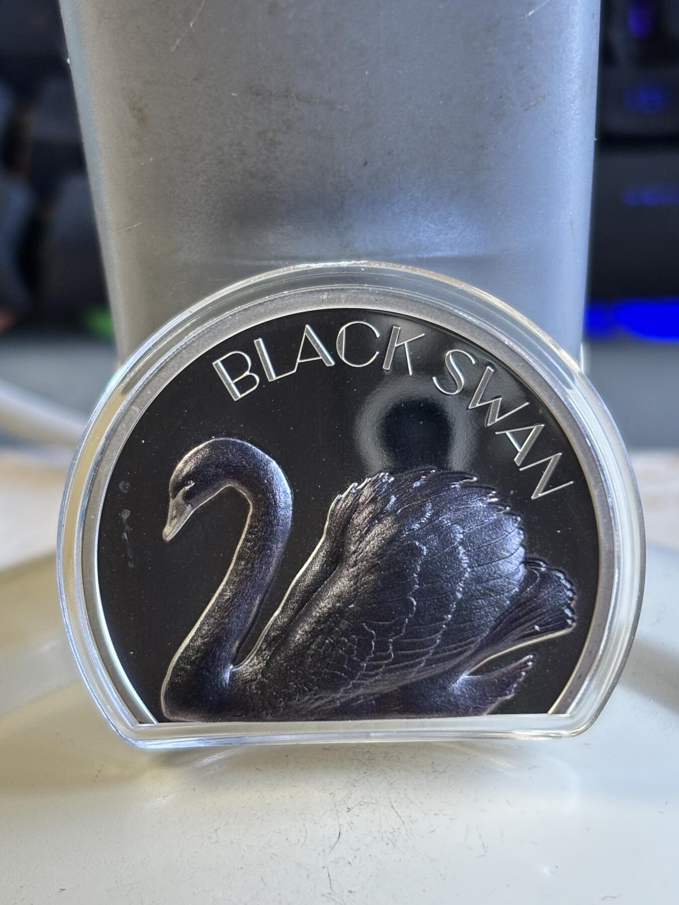 第197期拍卖 库克2023年自然平衡系列黑白天鹅2盎司异形银币，999银，发行2500枚