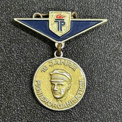 西秦中古拍卖第八十三期  - 东德台尔曼少先队组织成立十周年奖章