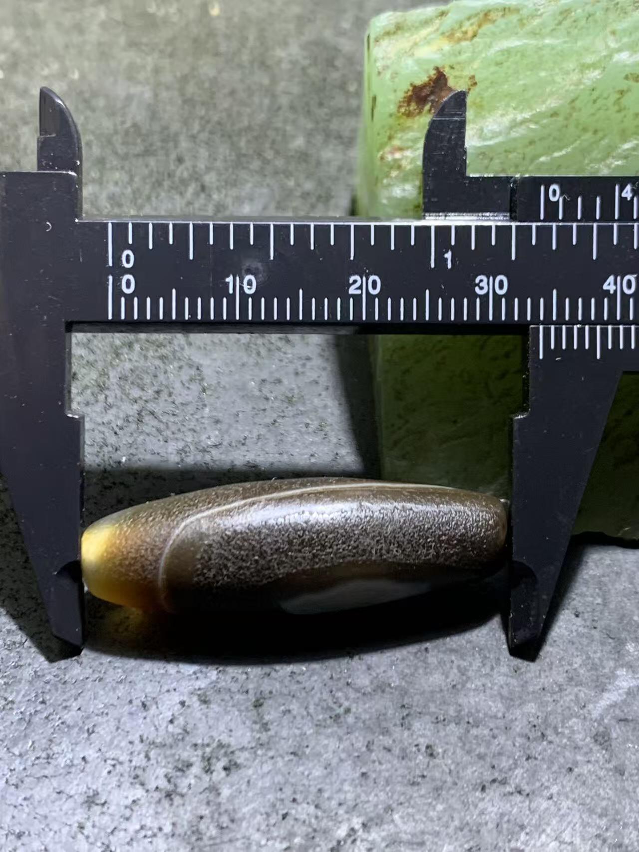 精美风化纹罕见一眼靠山图案药师玛瑙桶珠一个，