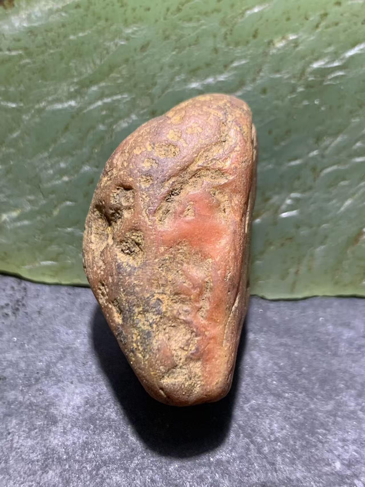 精美红皮蒙头料南红玛瑙原石一颗，