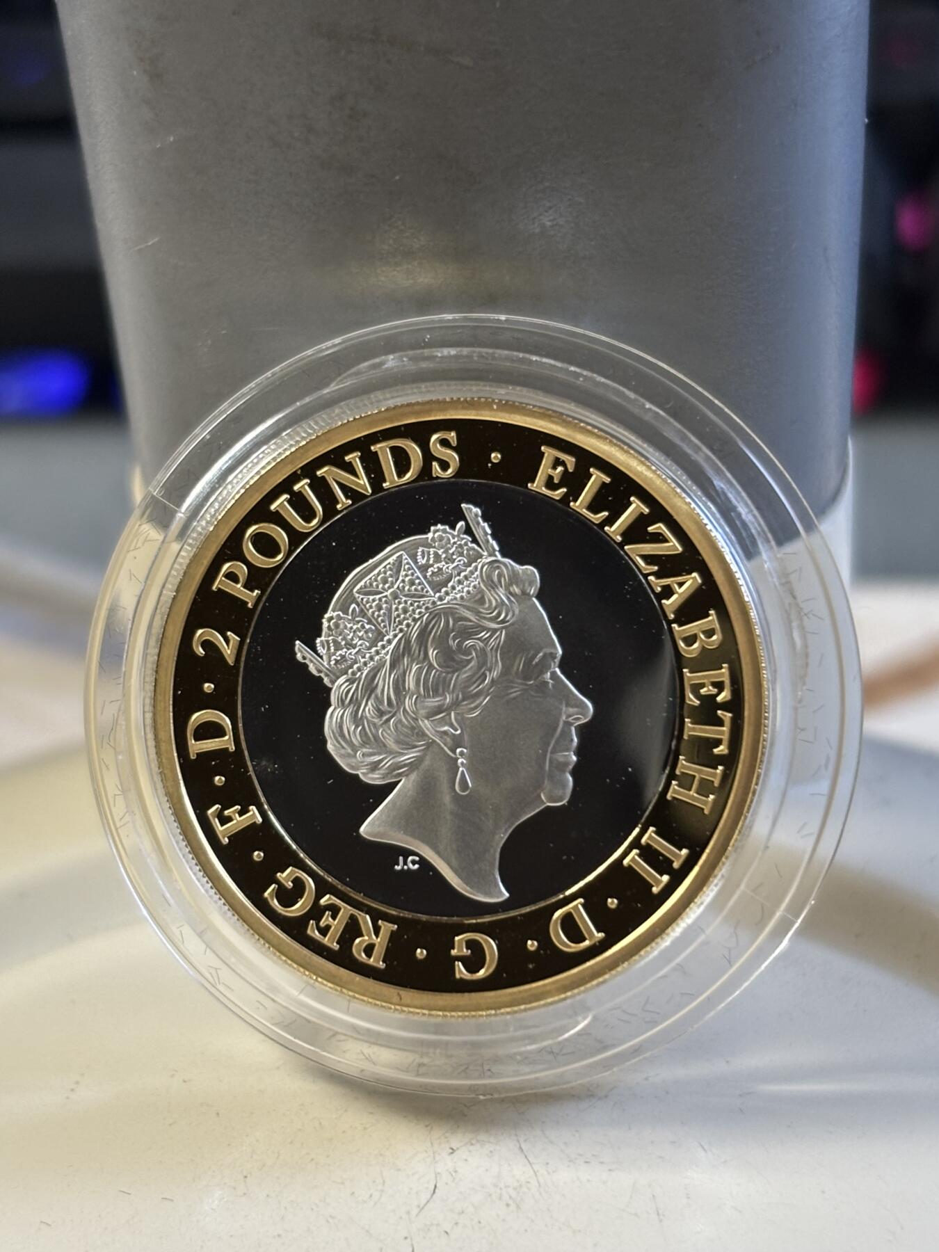 第197期拍卖 英国2019年韦奇伍德瓷器品牌创立260周年双色加厚银币，24克，925银，发行1250枚