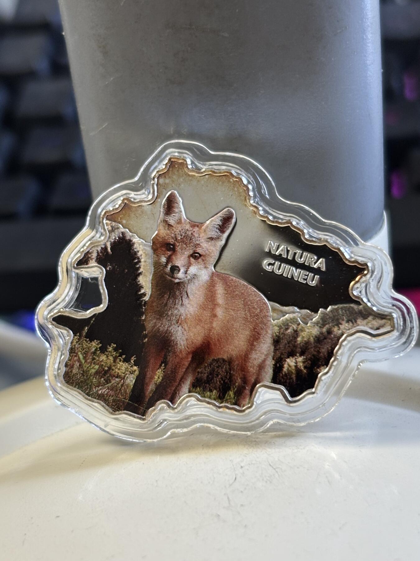 第197期拍卖 安道尔2013年自然宝藏系列狼地图形彩色纪念银币,1盎司999银，发行量3000枚，盒子脱皮银价584