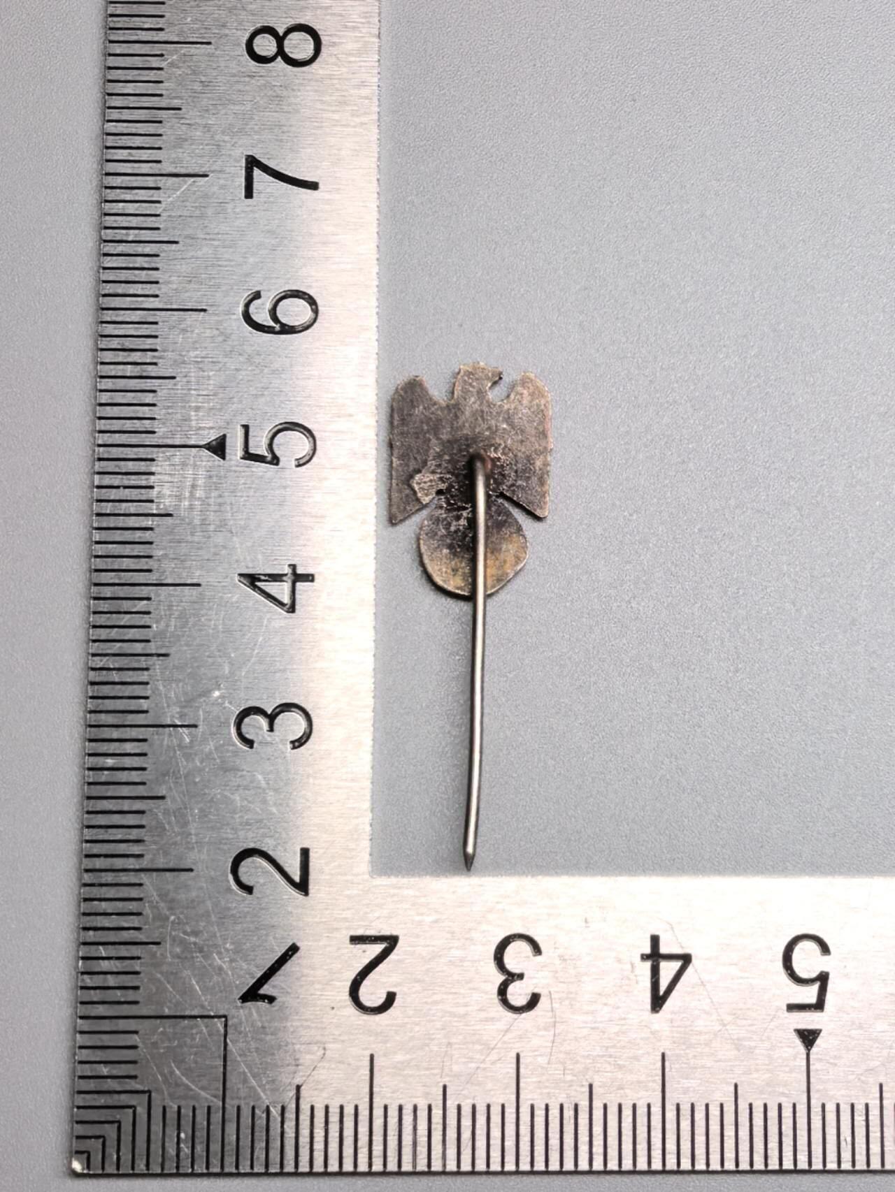 小驴勋章奖章收藏4月11日周六晚六点拍卖（珍爱和平，收藏战争，铭记历史，勿忘国耻，忠党爱国。有偿代拍，送拍规则在简介最后，参拍须阅读规则后再参拍，关系到运费包装发货时效真假辨别等关键信息，拍卖时不再发原图，看大图店主微信码在拍卖店铺介绍里）