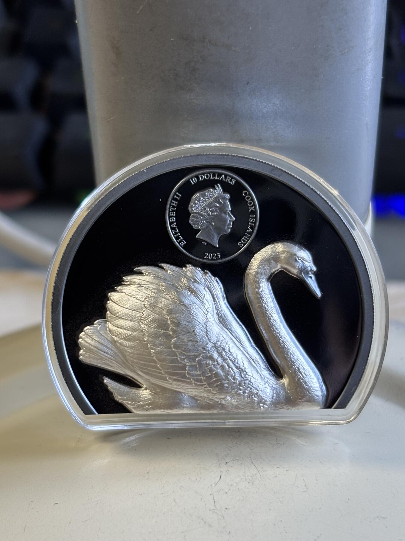 第197期拍卖 库克2023年自然平衡系列黑白天鹅2盎司异形银币，999银，发行2500枚