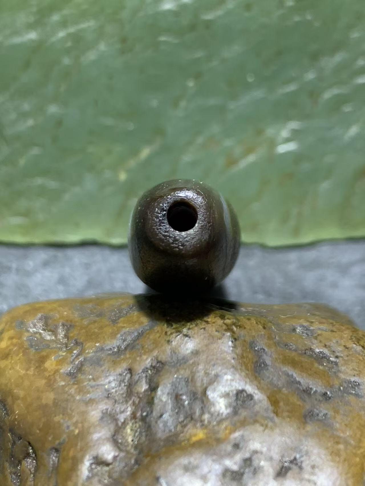 精美风化纹罕见一眼靠山图案药师玛瑙桶珠一个，