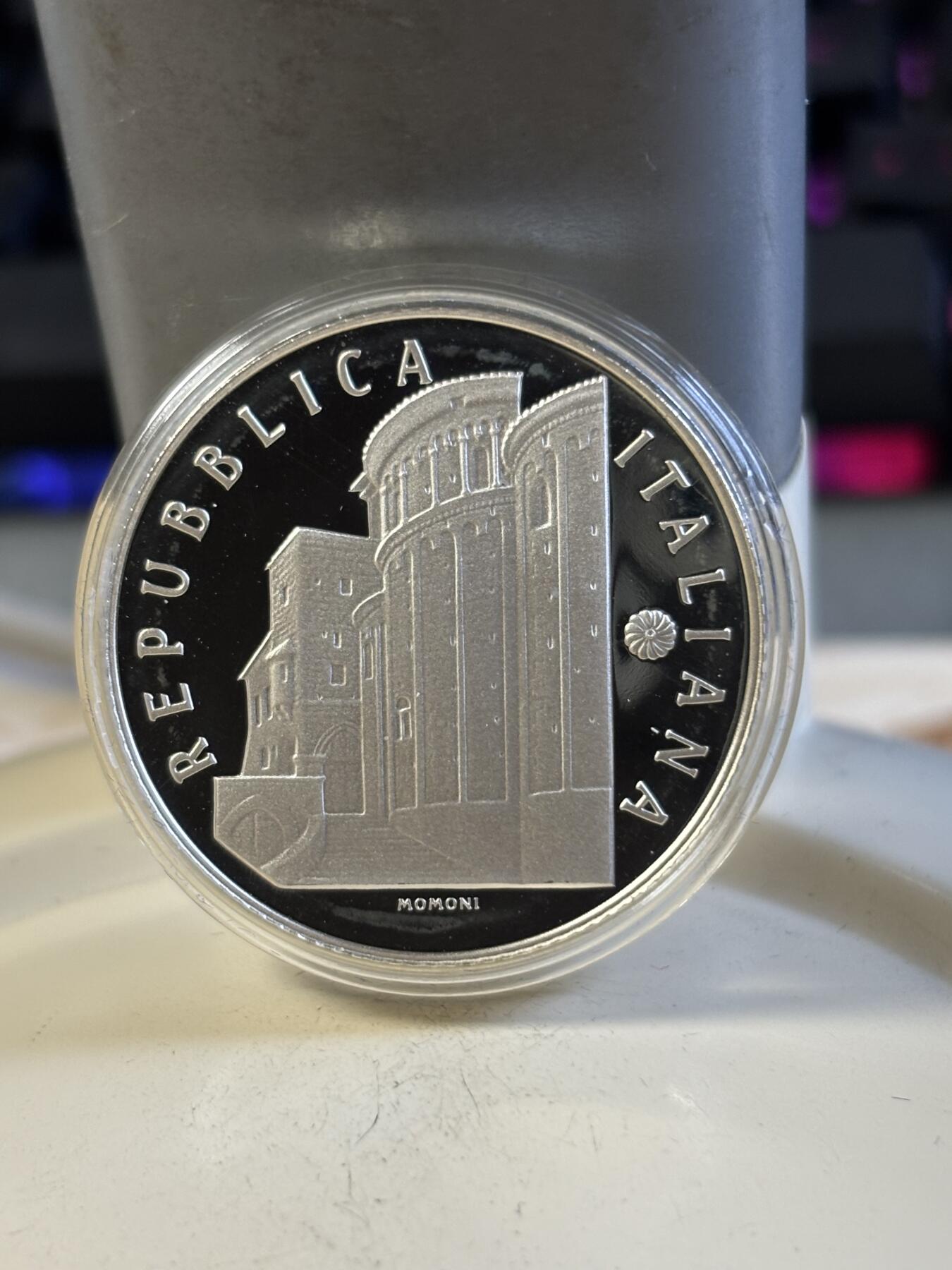 第197期拍卖 意大利2011年艺术意大利系列阿纳尼精制纪念银币，925银，18克，发行7000枚，有氧化