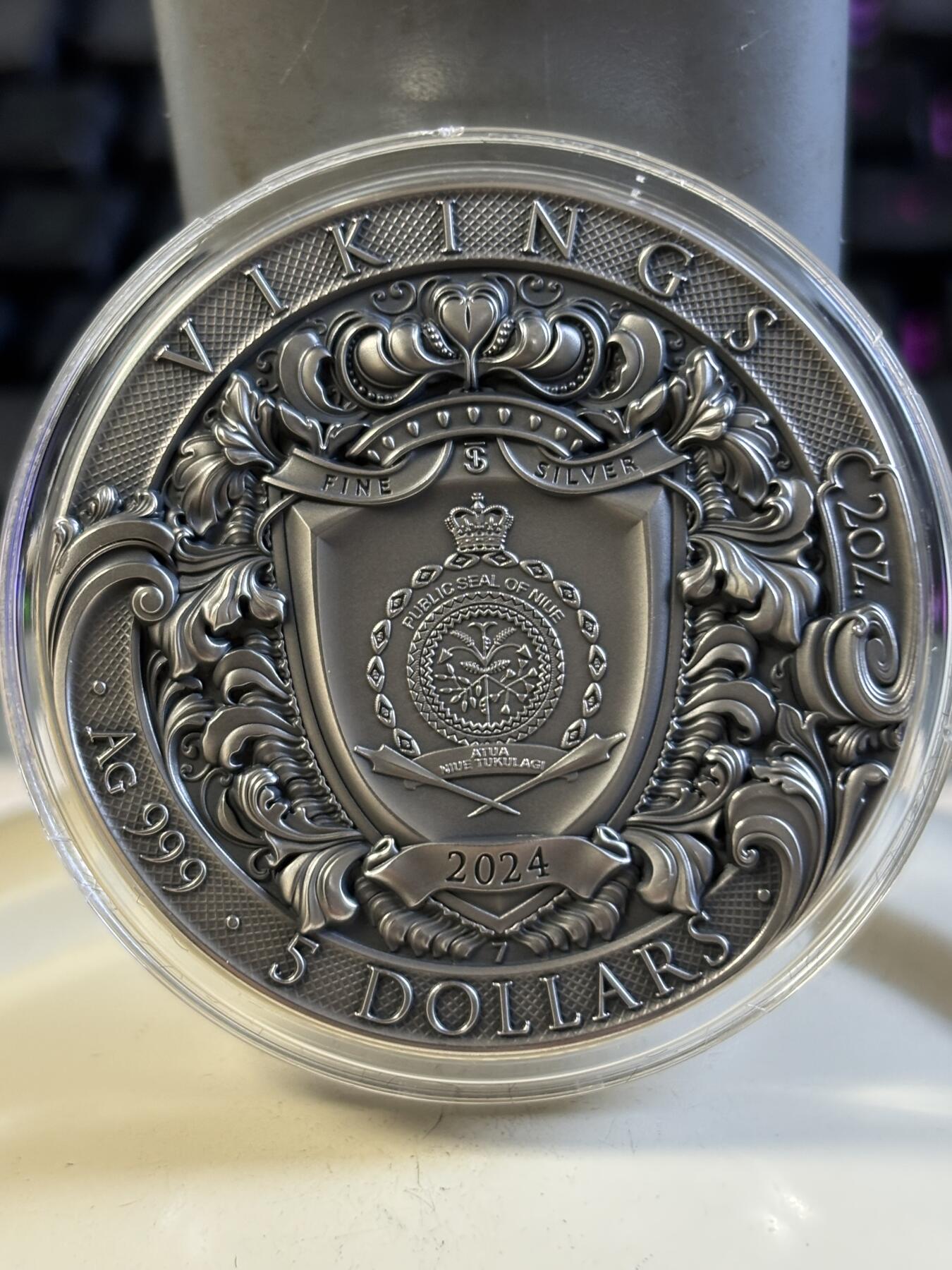 第197期拍卖 纽埃2024年维京人2盎司高浮雕仿古镀金纪念银币，999银，发行500枚