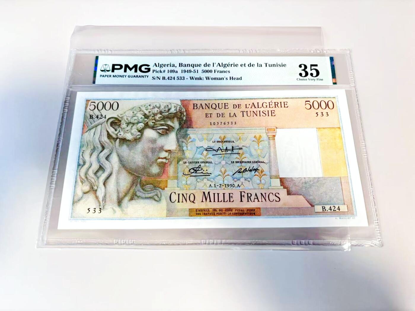 【Blue Auction】世界纸币精拍第807期——18级TOP拍卖/信誉/品质/专业/高效💫 阿尔及利亚1950年5000法郎 正面阿波罗 背面世界文化遗产提姆加德古城遗址的图拉真拱门 未改值版本 该版多年未出现过全新记录 大票幅设计精美 PMG35