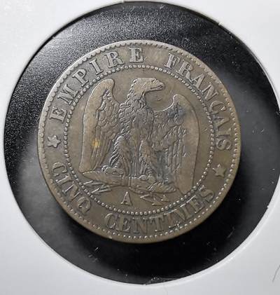 外国优质老铜币纪念币银币专场，周六晚上九点倒数截拍，满百包邮，周日发货,可寄存半年，喜欢朋友微信扫描二维码可直接参拍 - 法国1864年拿破仑三世 5 生丁铜币，是第二帝国时期经典流通辅币。正面的拿破仑三世是法兰西第二帝国皇帝，背面的帝国鹰徽是拿破仑家族权力的象征，巴黎造币厂铸造。该币见证了第二帝国的繁荣与殖民扩张，1870 年普法战争后帝国覆灭，此版币也随之退出流通，是法国近代钱币收藏的经典品种。