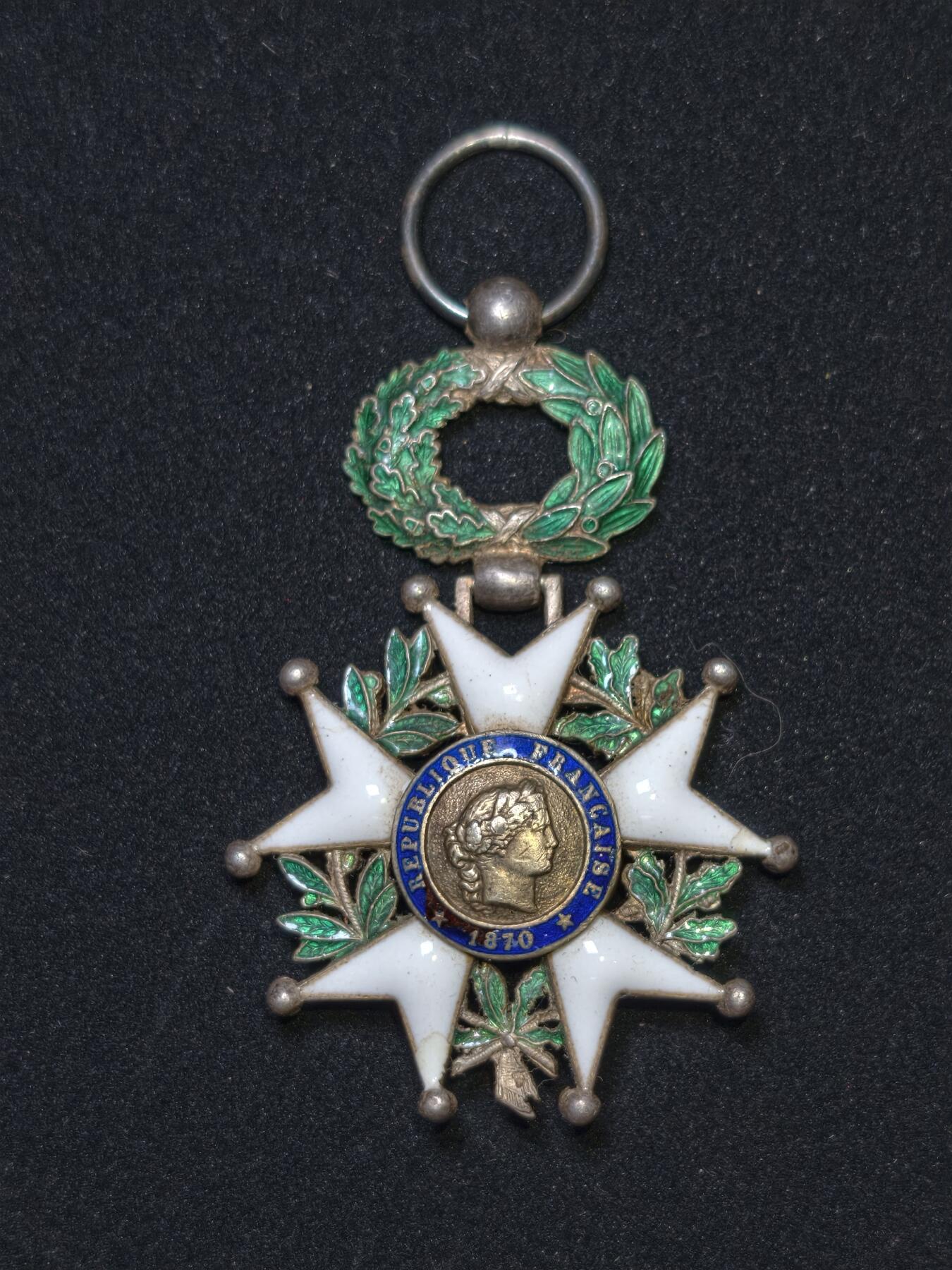 凯旋世界勋赏（第23期）（欢迎送拍）（对拍品有疑问请询问客服，不接受到手刀，出价默认拍品品相。请认真阅读拍卖规则！出价默认已认可！）（收到货请录制开箱视频，无视频概不处理问题。） 法国三共荣誉军团勋章23.9g银制